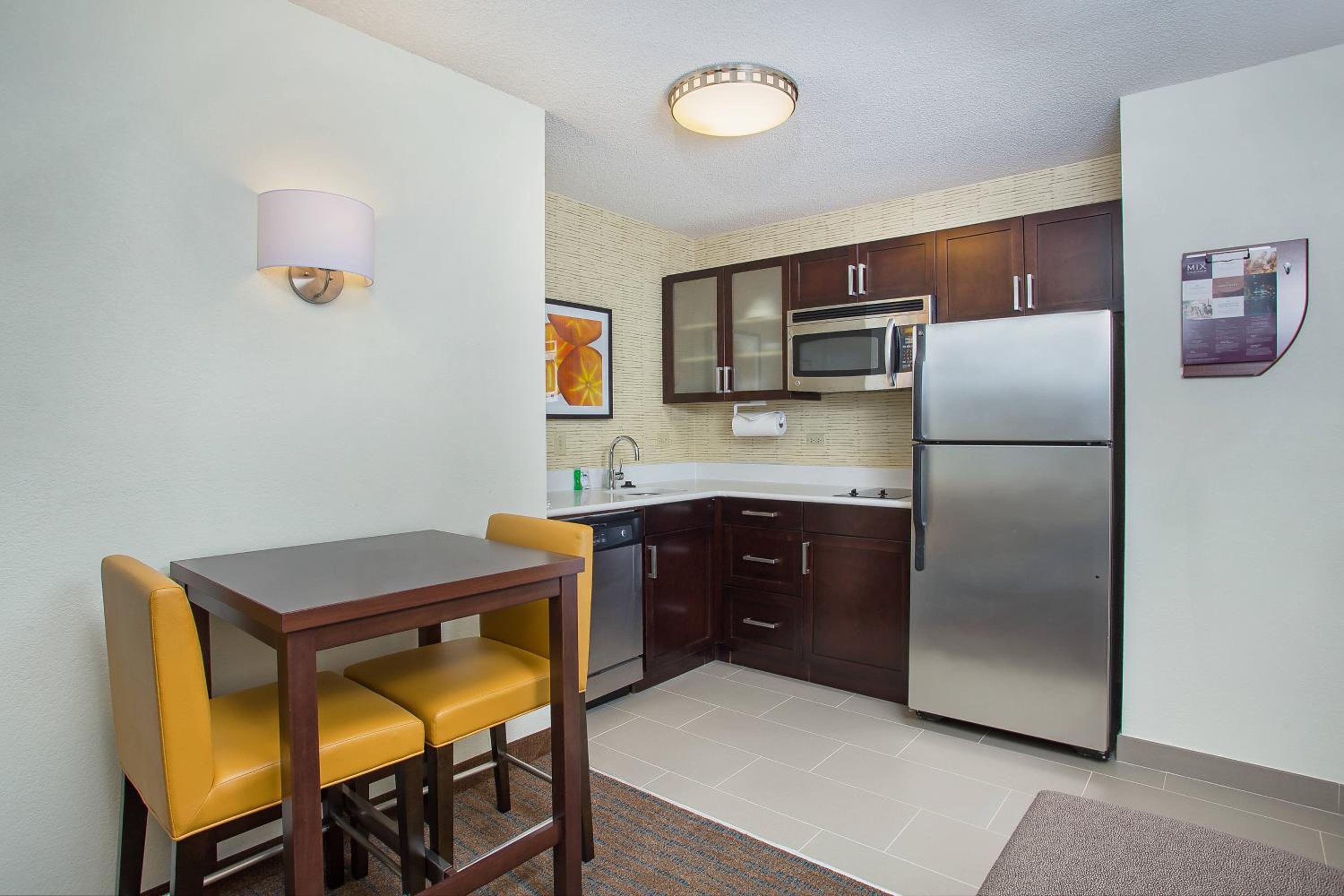 One-Bedroom Queen Suite with Sofa Bed - Photo 4