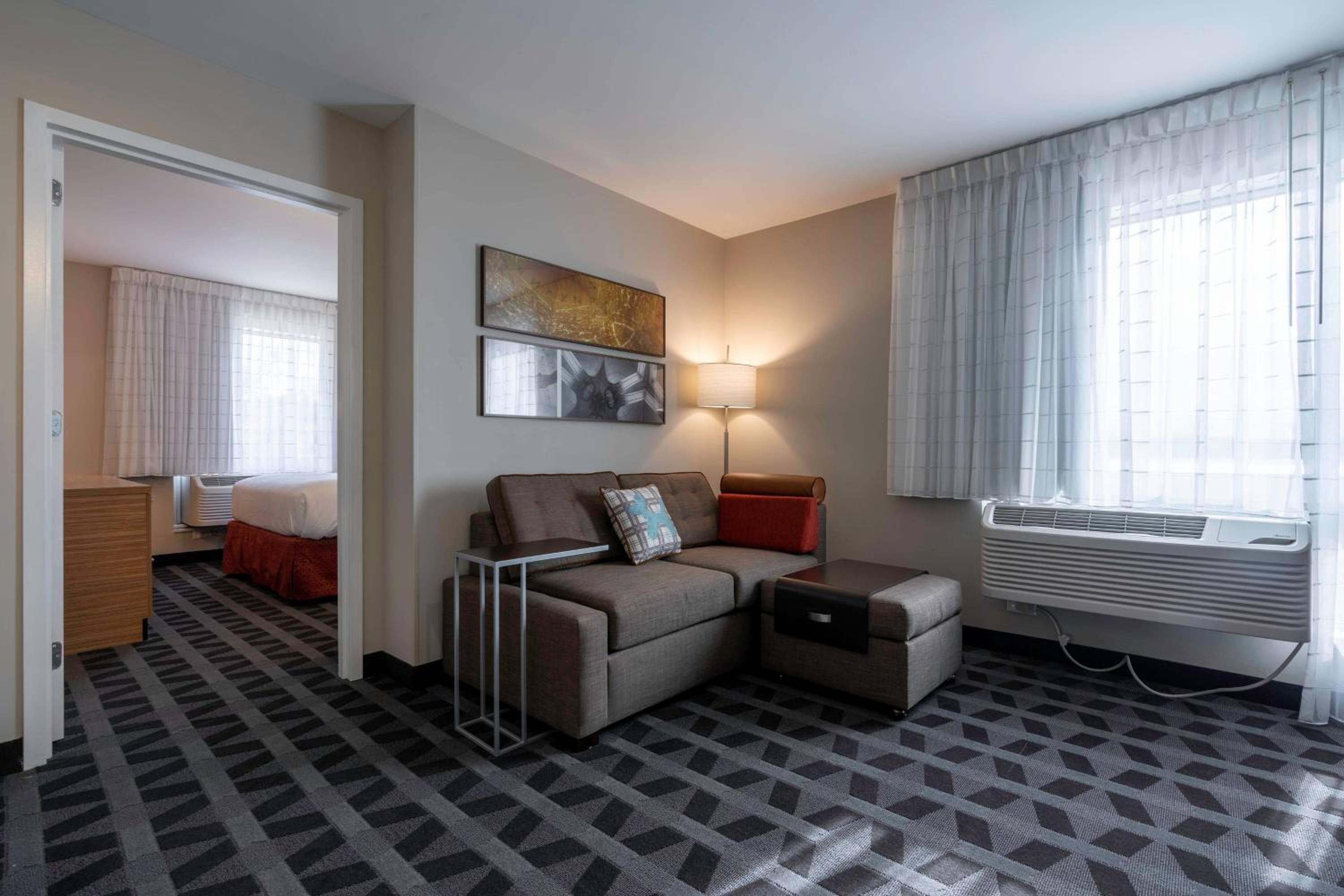 1 Bedroom Suite, 1 King, Sofa bed - Photo 2