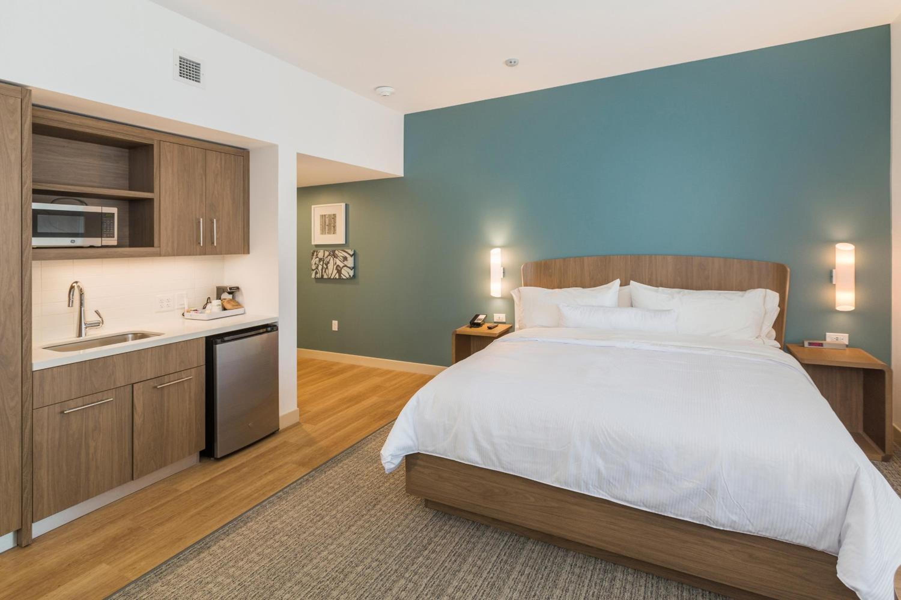 Guest Room, 1 King - Photo 3