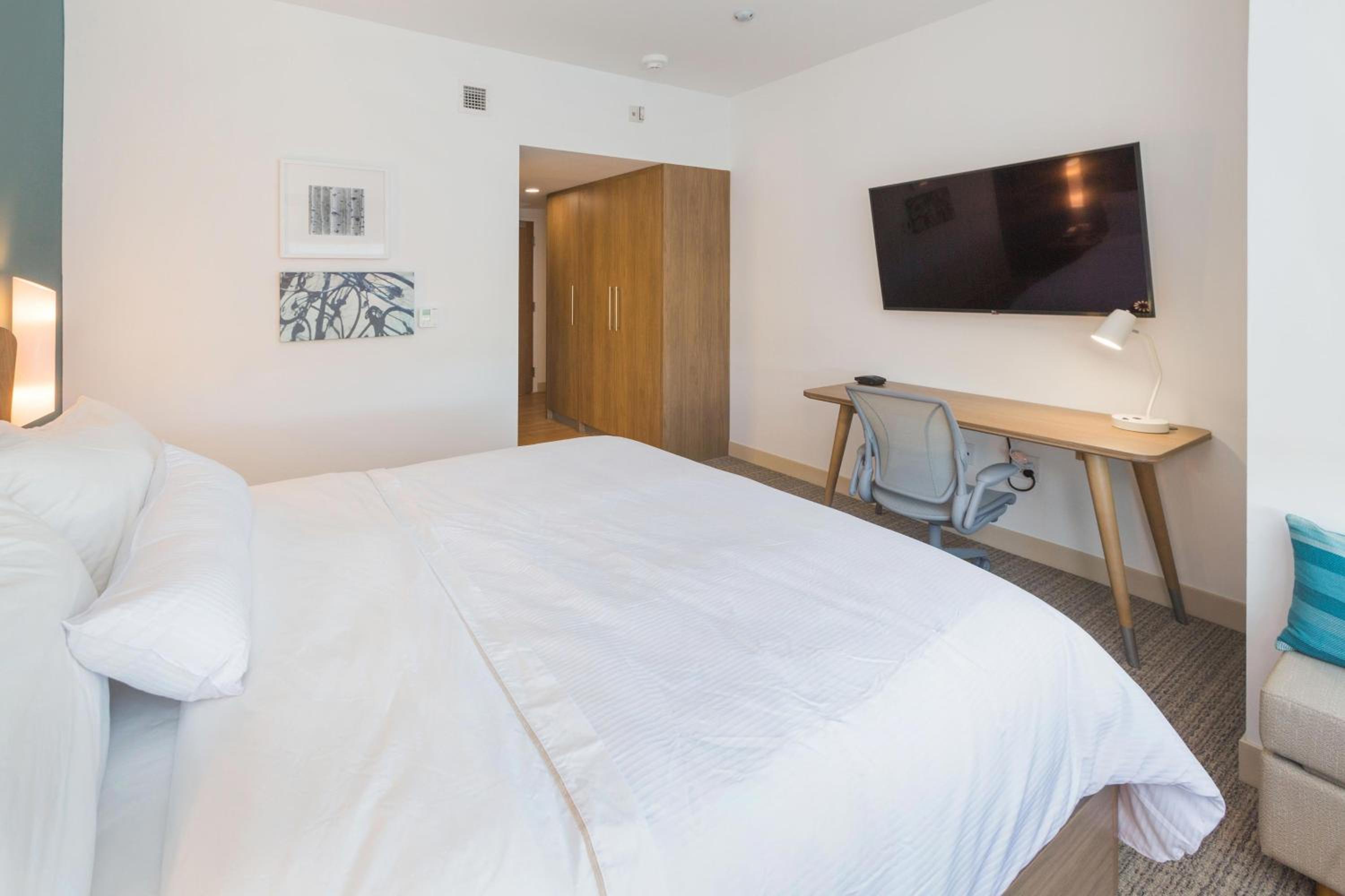 Executive king suite with Sofa Bed - Photo 1