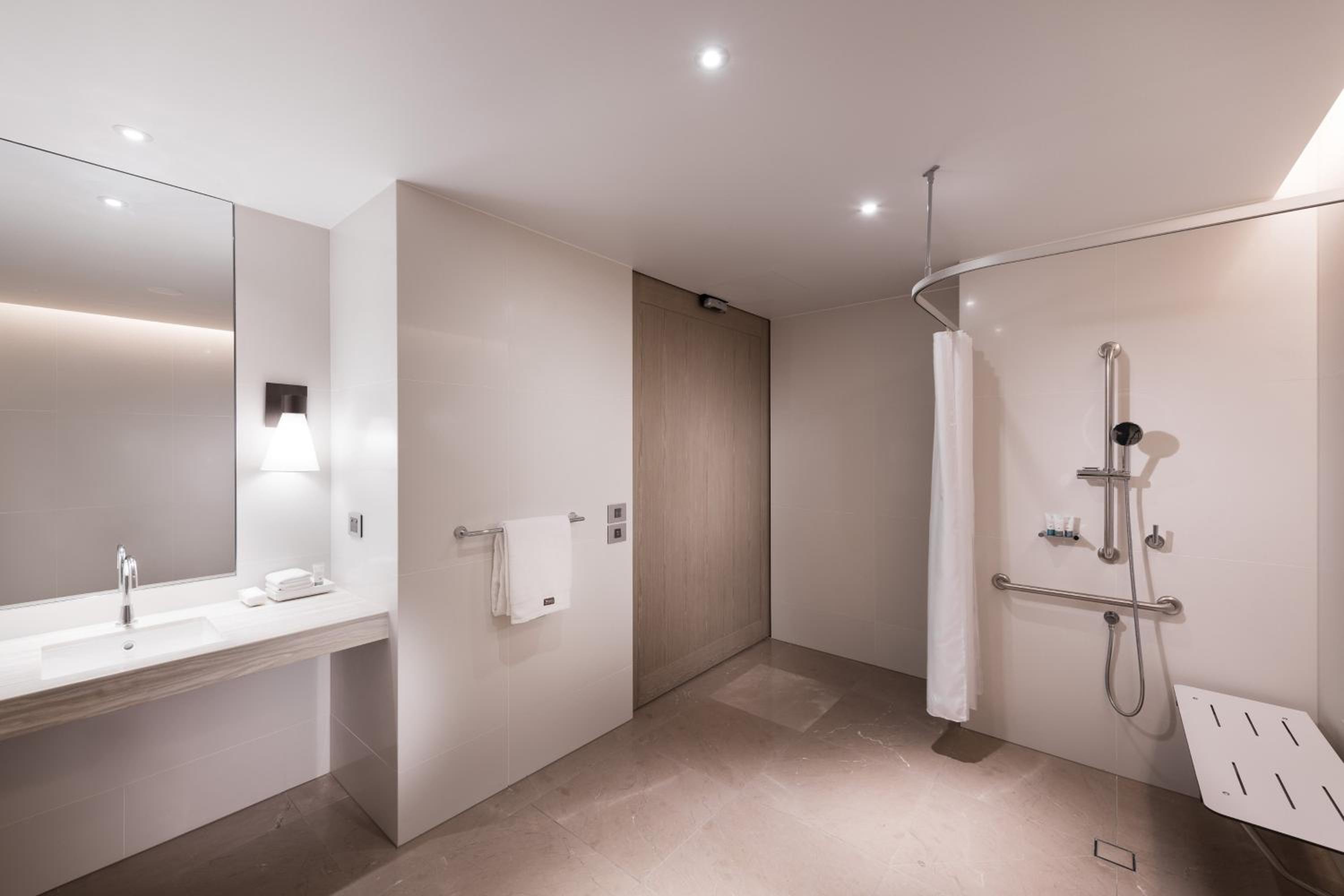 Premier King Room with City View - High Floor