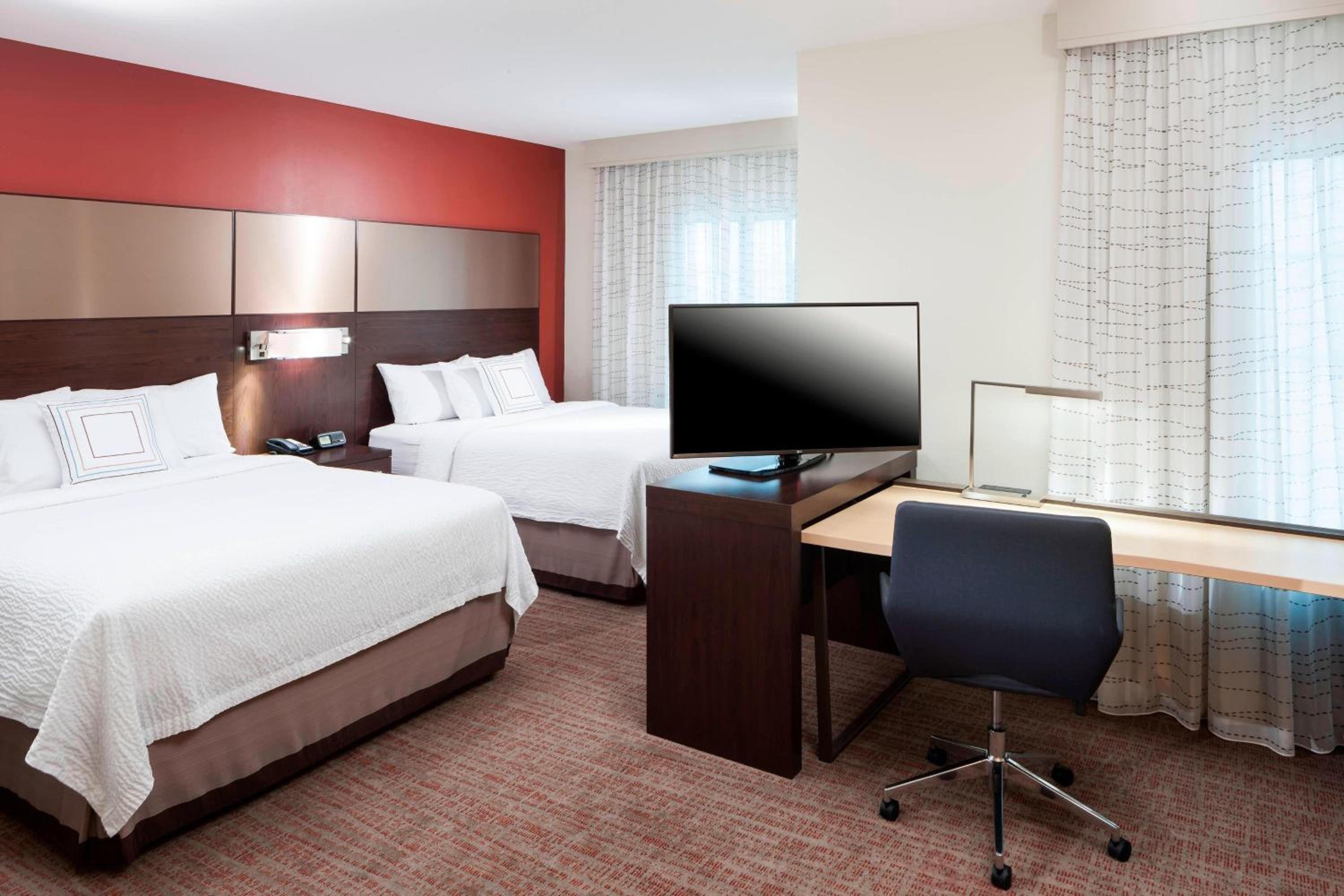 Queen Studio Suite with Sofa Bed - Hearing Accessible