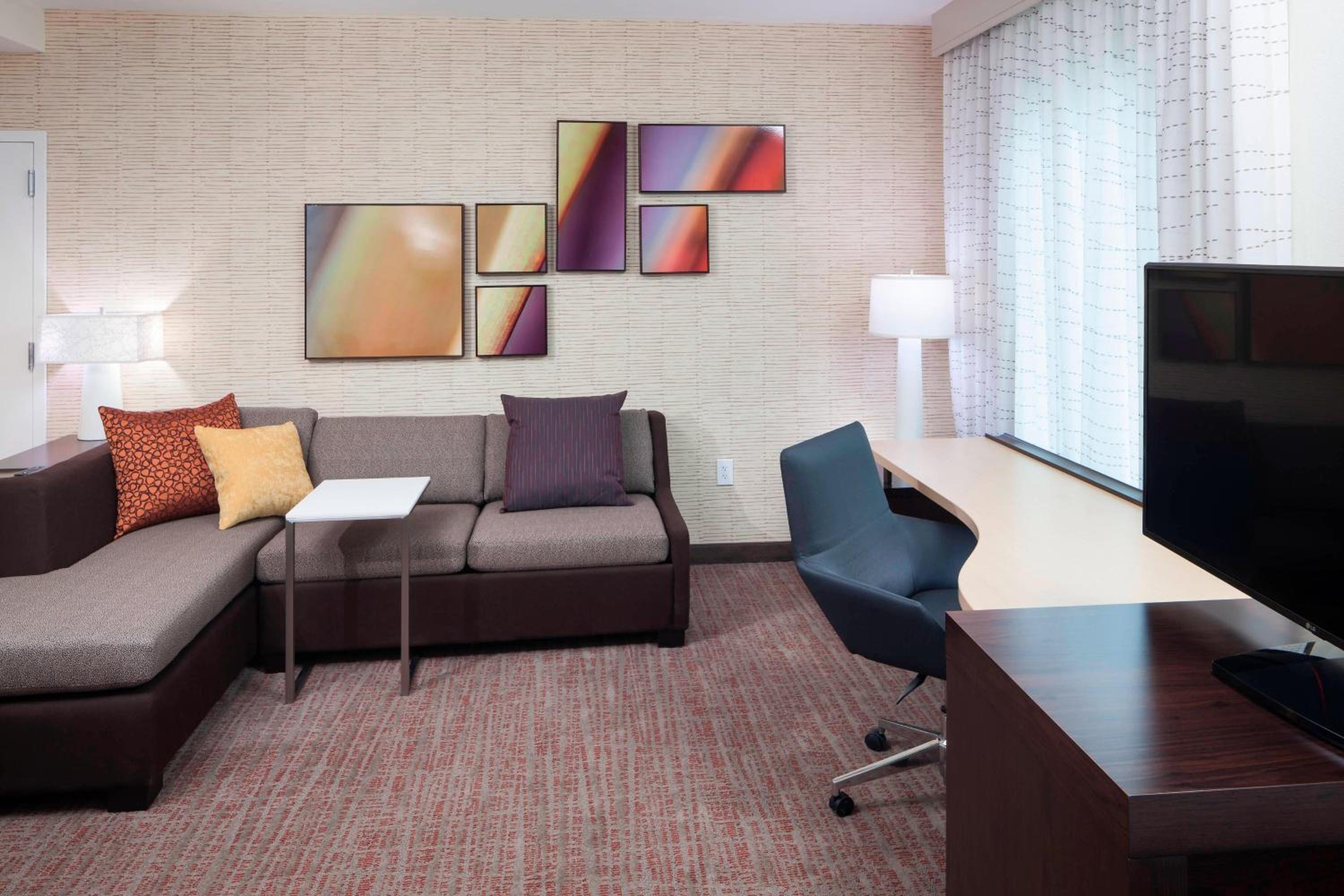 Studio King Suite with Sofa Bed - Mobility Accessible with Tub