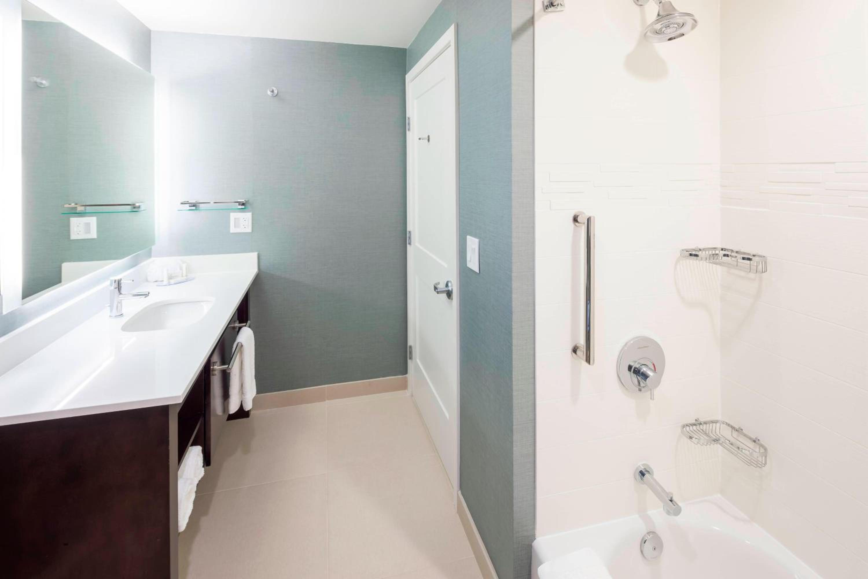 One-Bedroom King Suite with Sofa Bed - Hearing Accessible