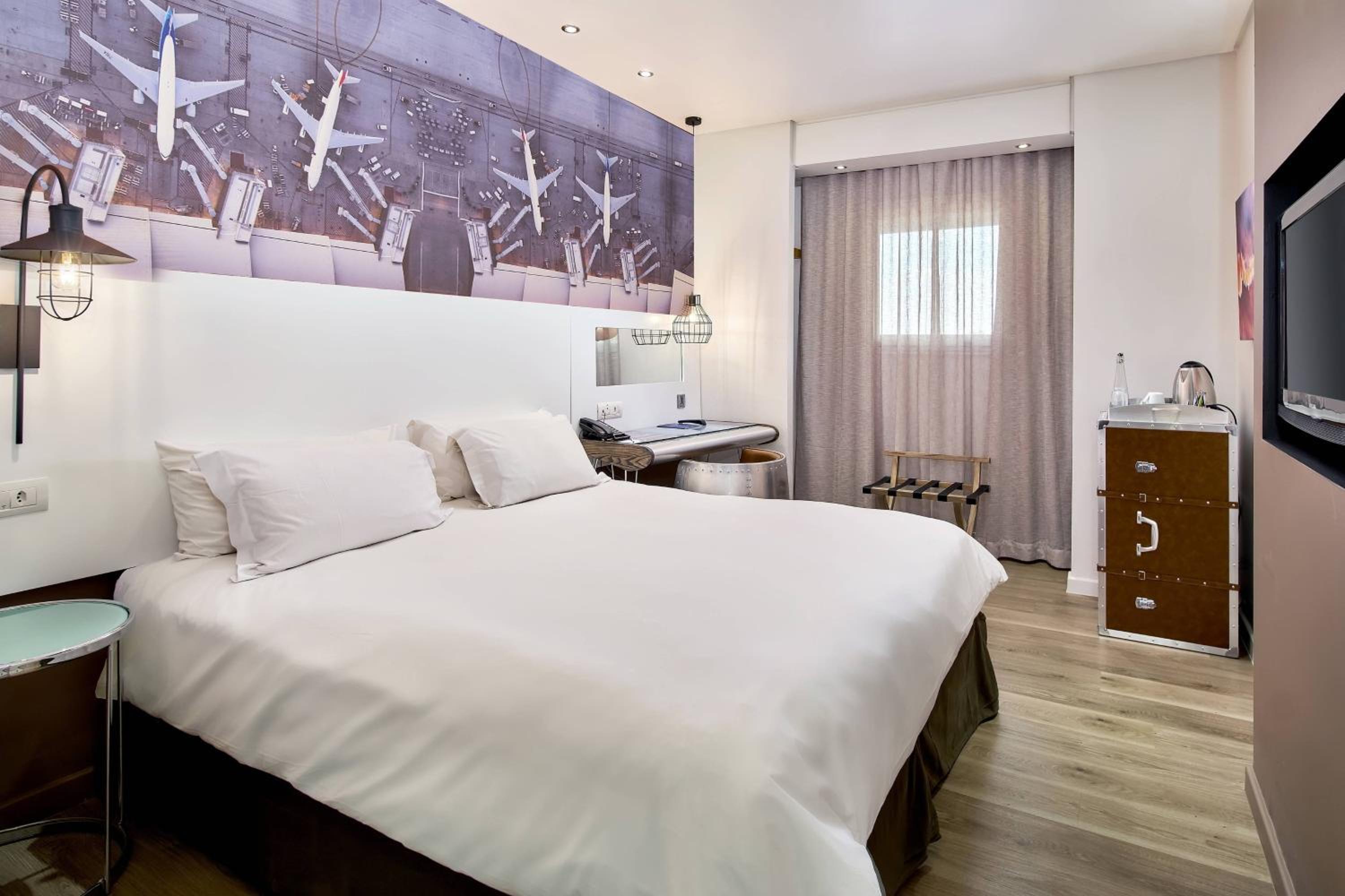 Guest room, 1 King Bed - Photo 1