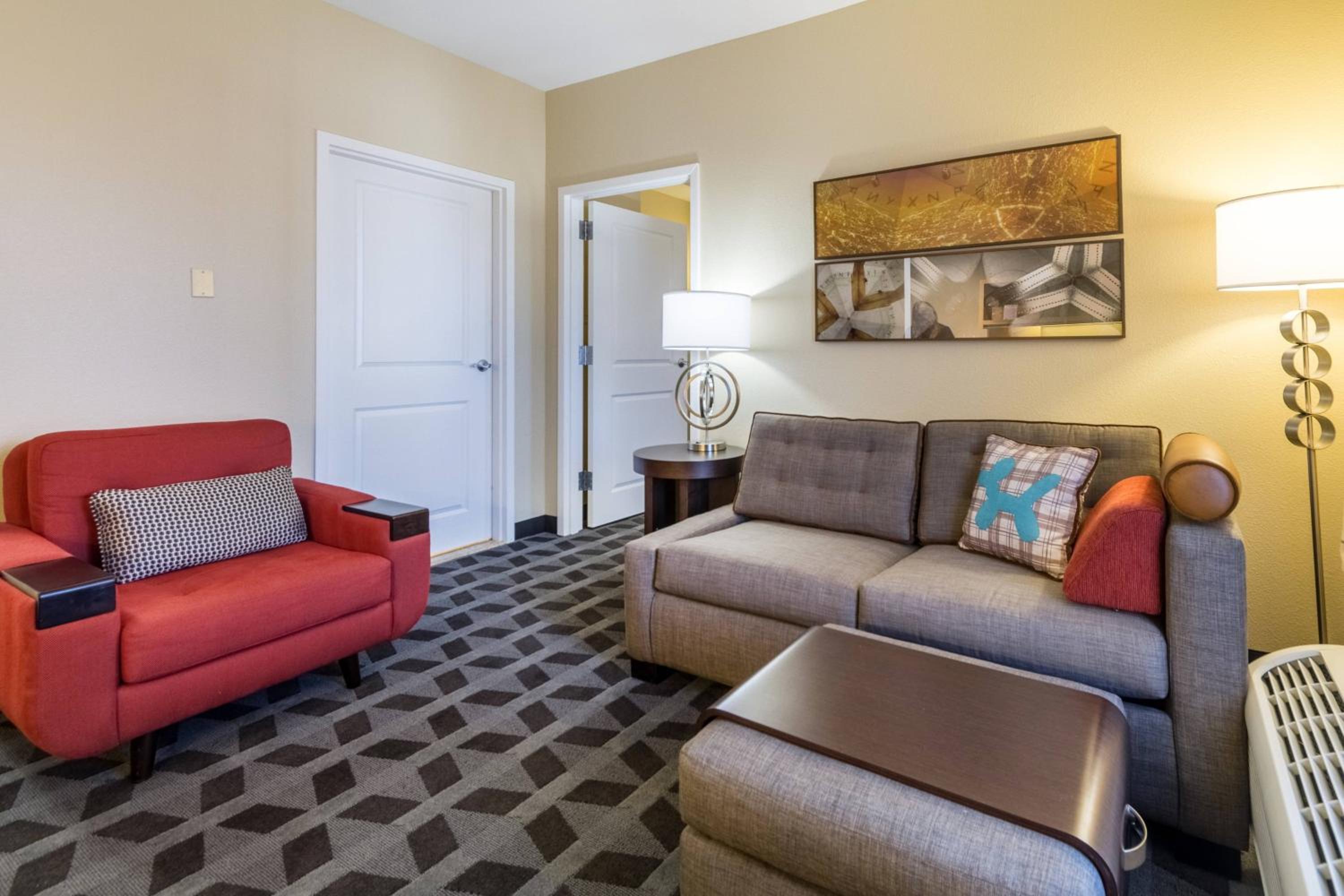 One-Bedroom Queen Suite photo 3
