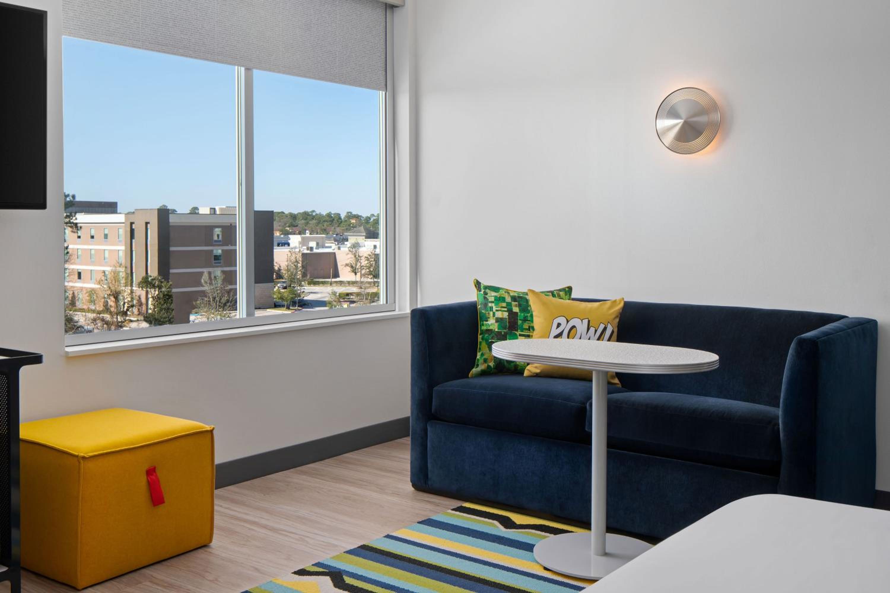 Aloft Suite, Suite, 1 King, Sofa bed - Photo 4