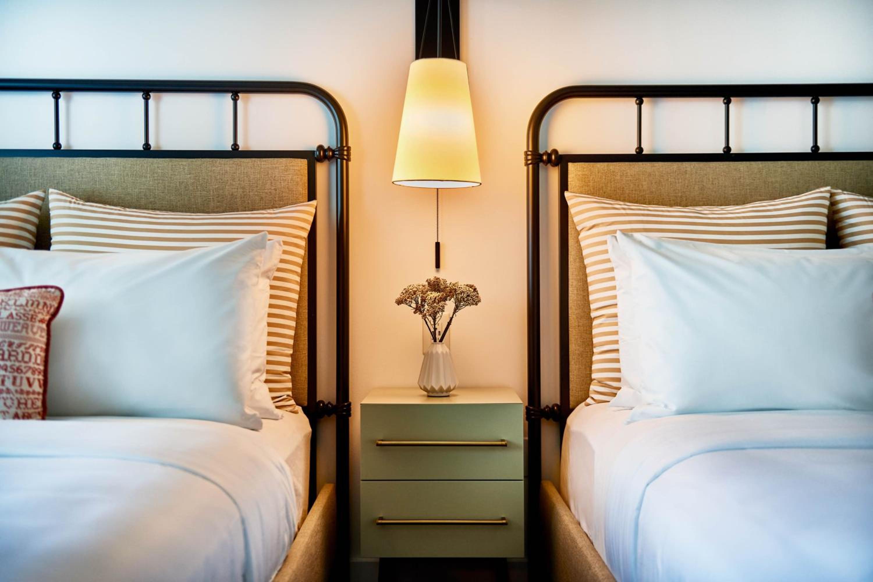 Queen Room with Two Queen Beds - Photo 3
