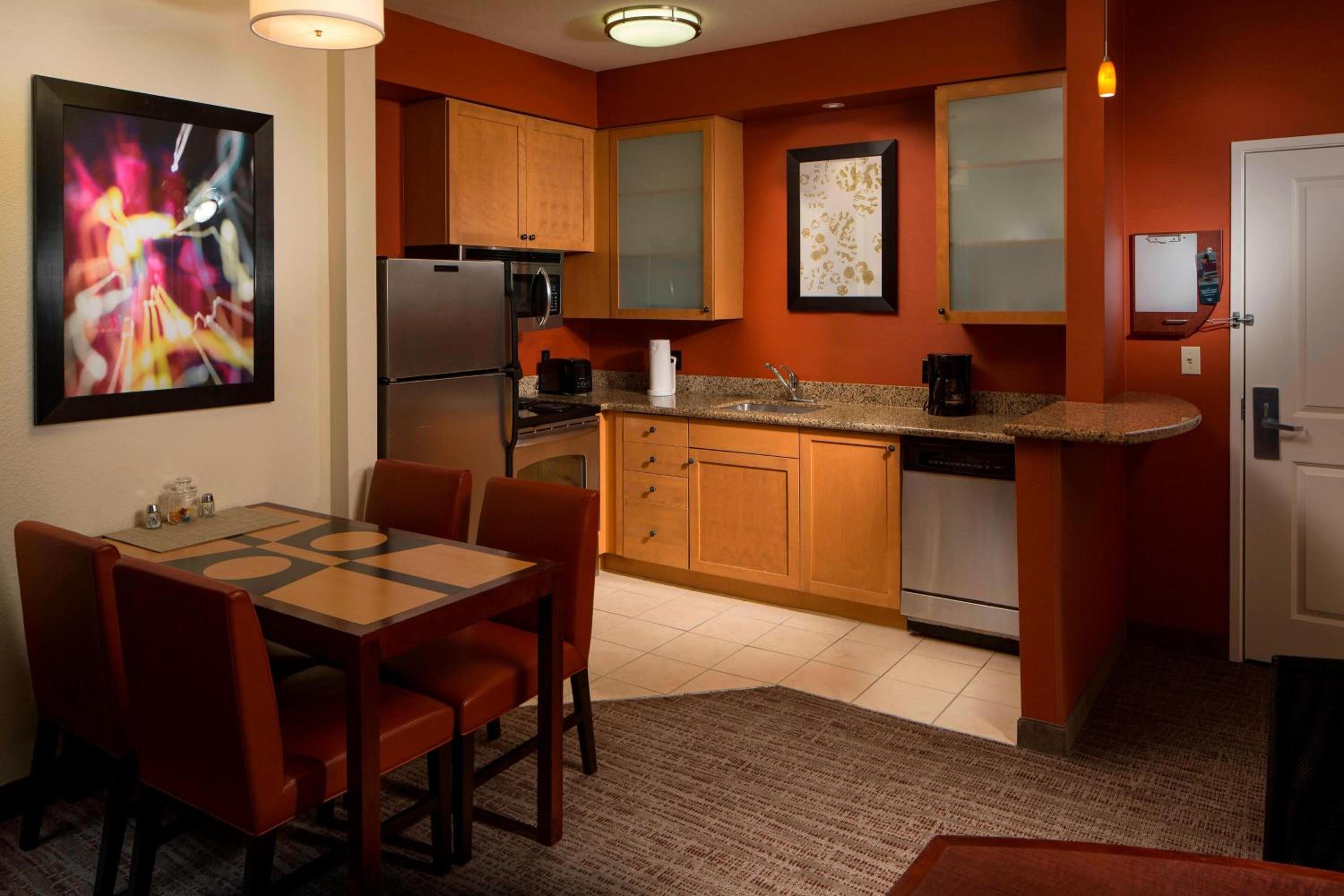 Two-Bedroom Suite - Photo 4
