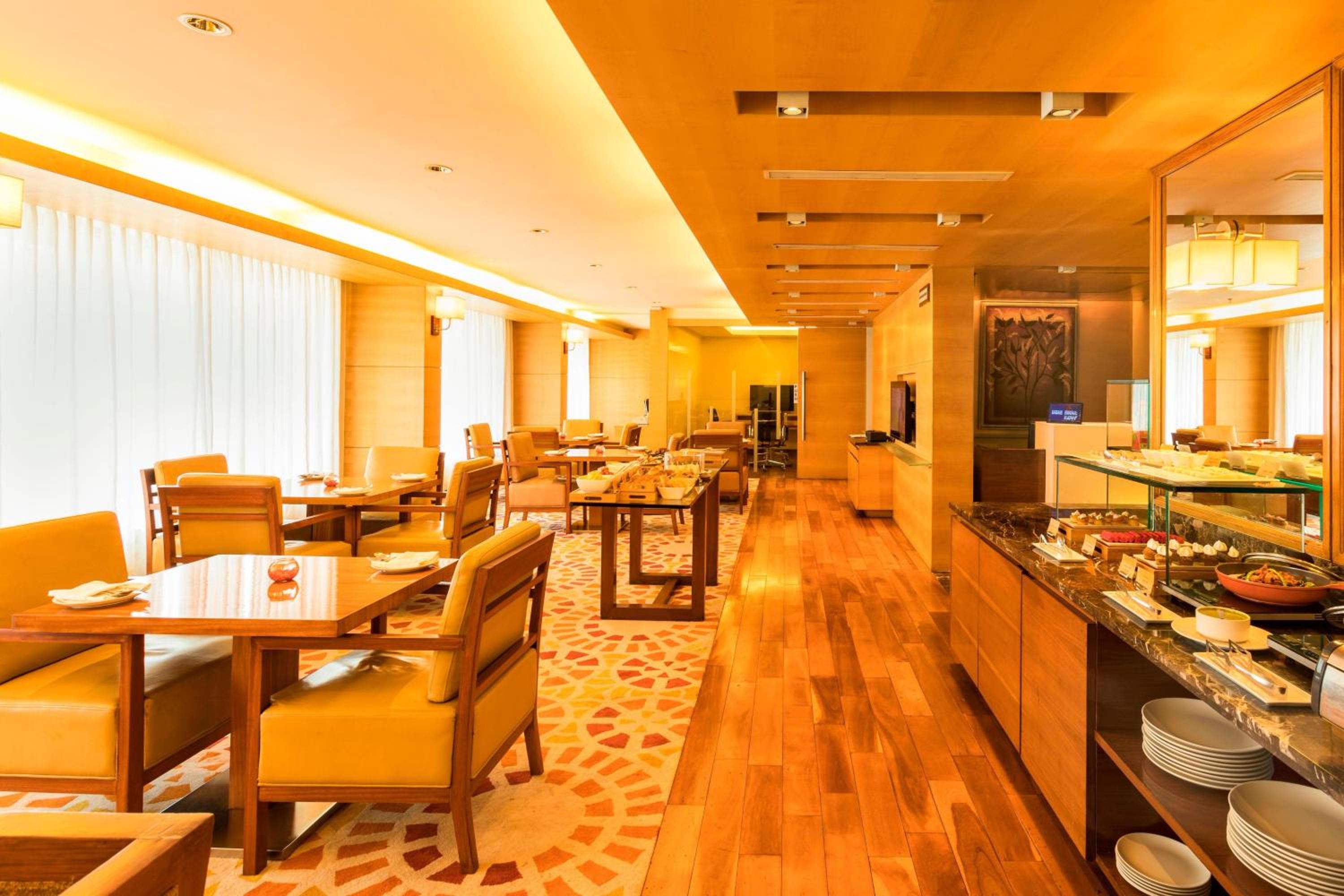Executive Deluxe Double Room - With Lounge Access And With 20 Percent Discount On Food And Beverages