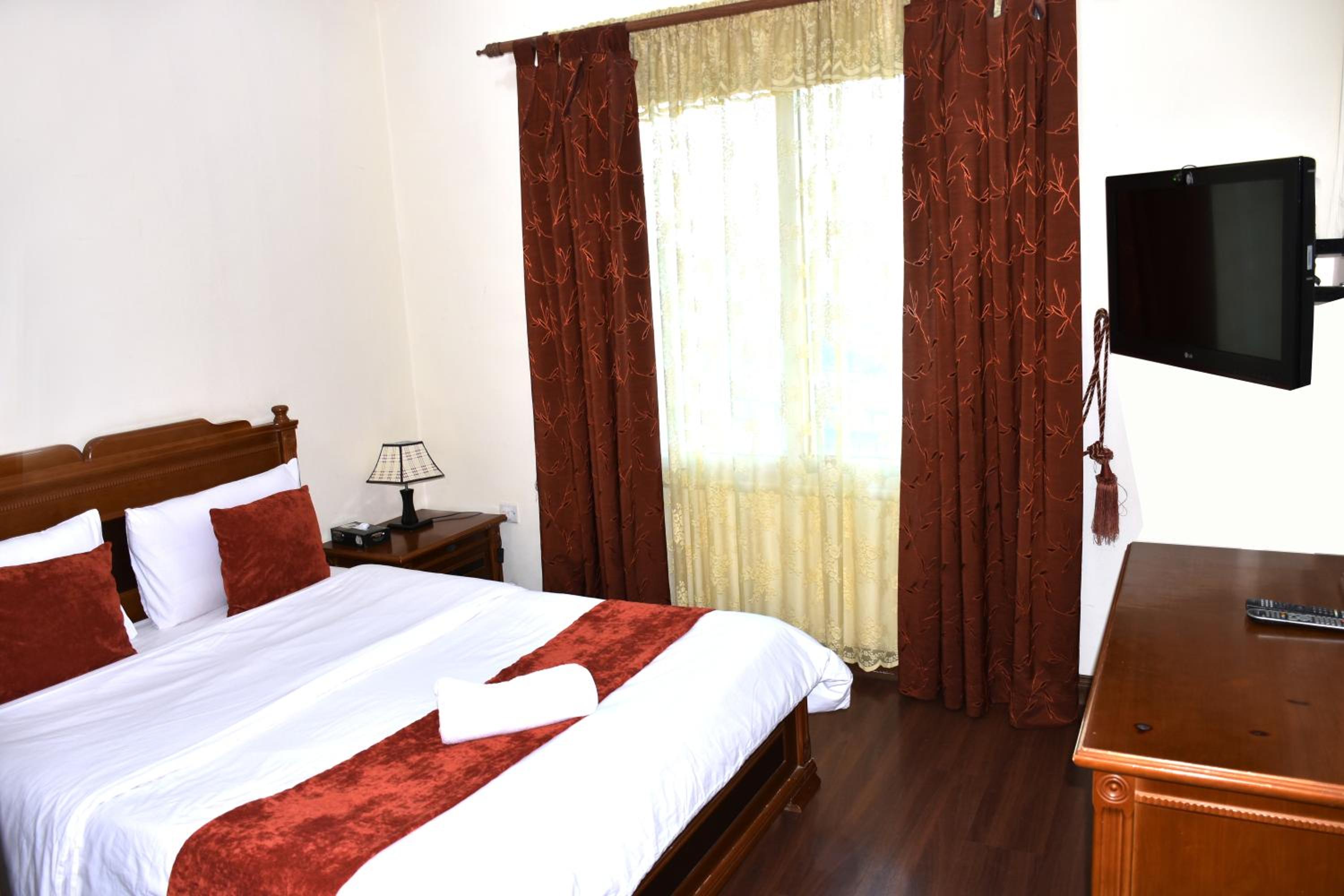 Executive Apartment - Photo 2