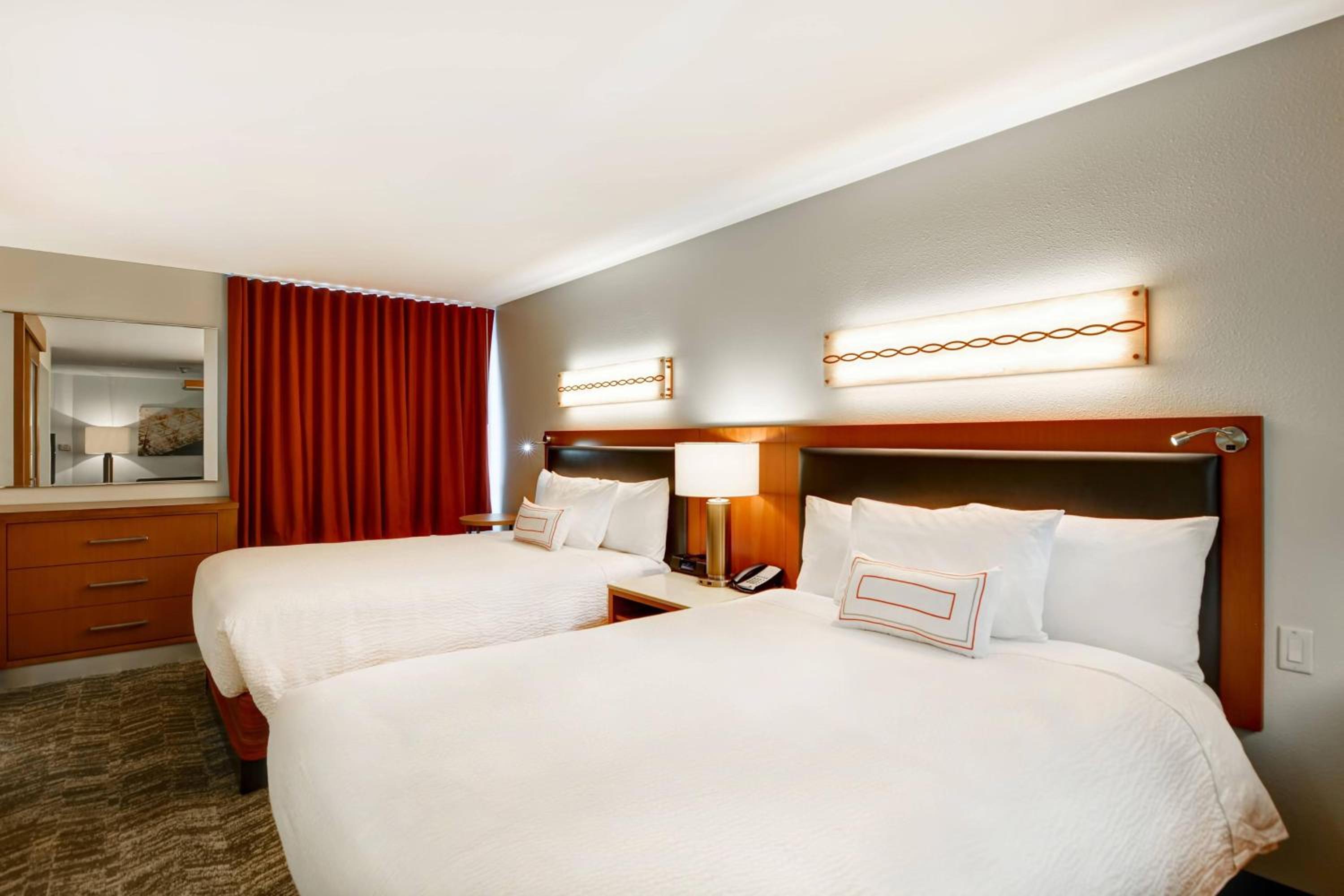 Executive Queen Suite - Photo 1