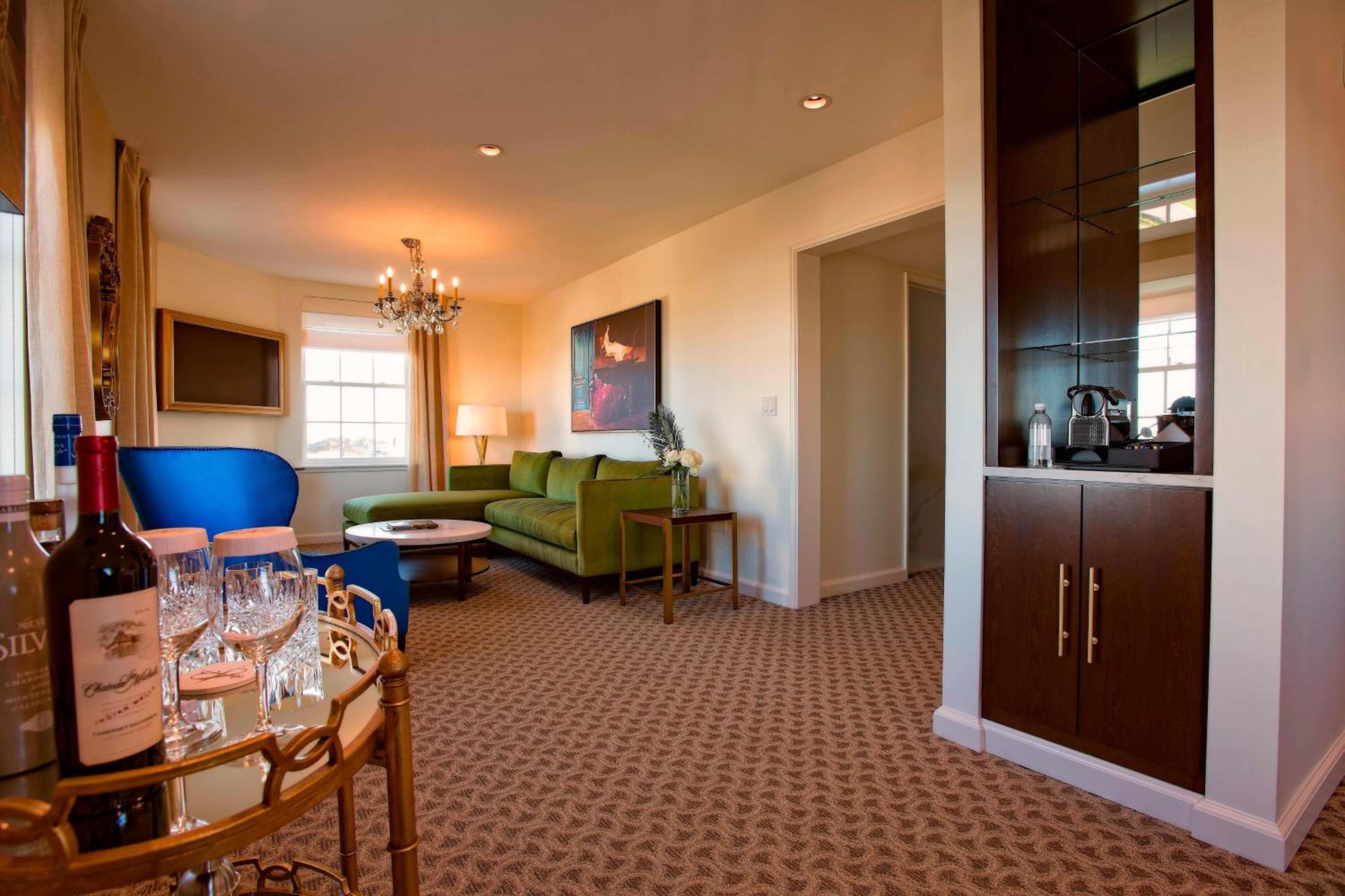 One-Bedroom King Suite photo 3