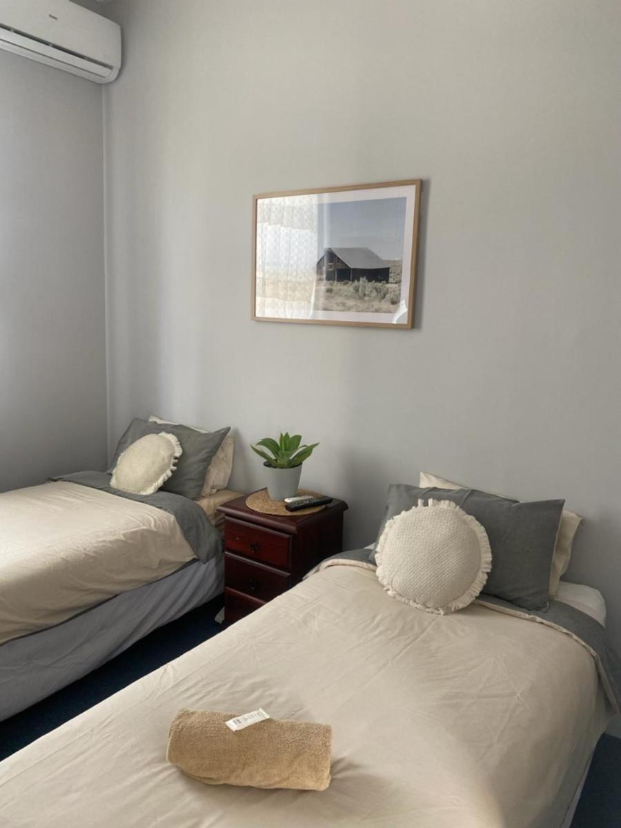 Budget Twin Room - Photo 2