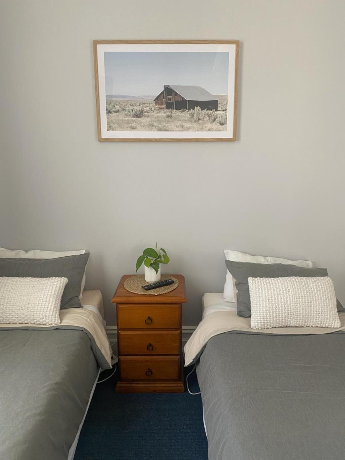 Budget Twin Room - Photo 5