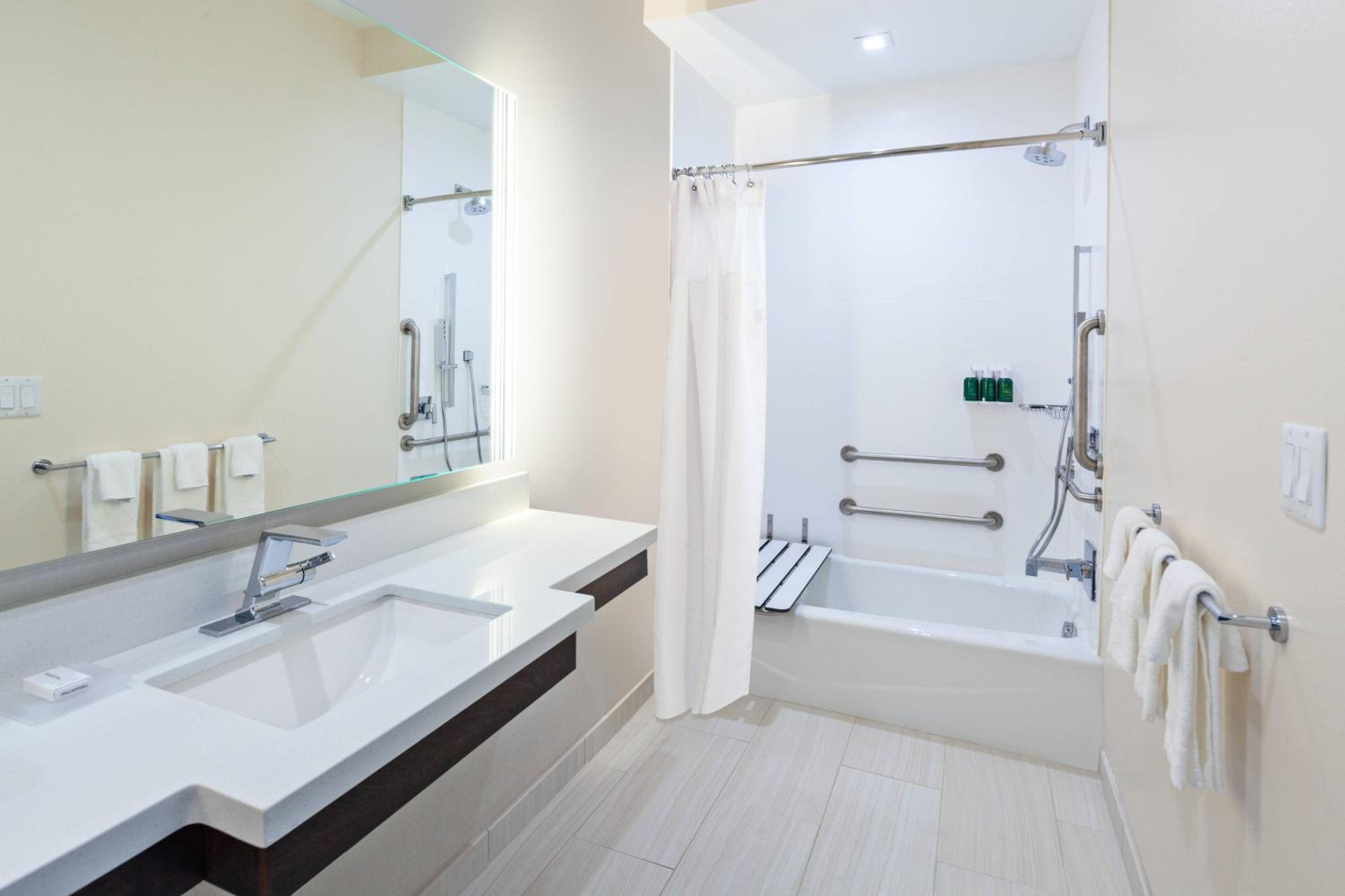 Suite with Trundle Bed and Roll-in Shower - Mobility and Hearing Accessible - Photo 6