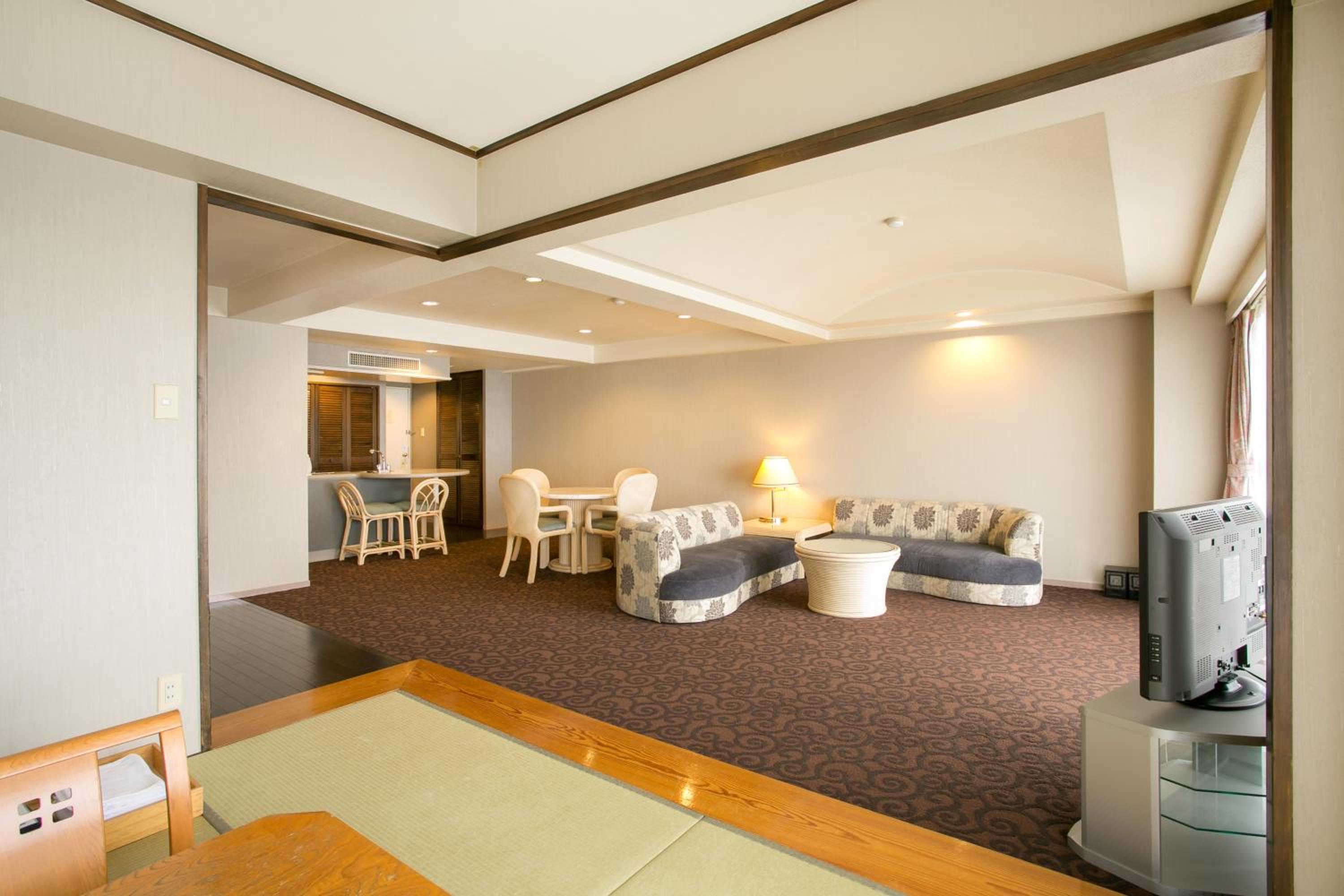Deluxe Twin Room with Sea View - Photo 4
