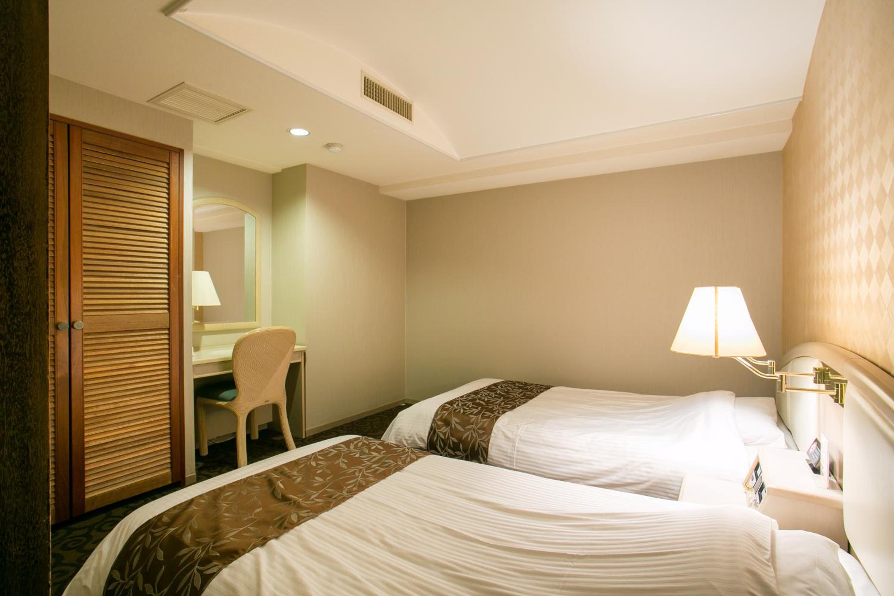 Deluxe Twin Room with Sea View - Photo 3