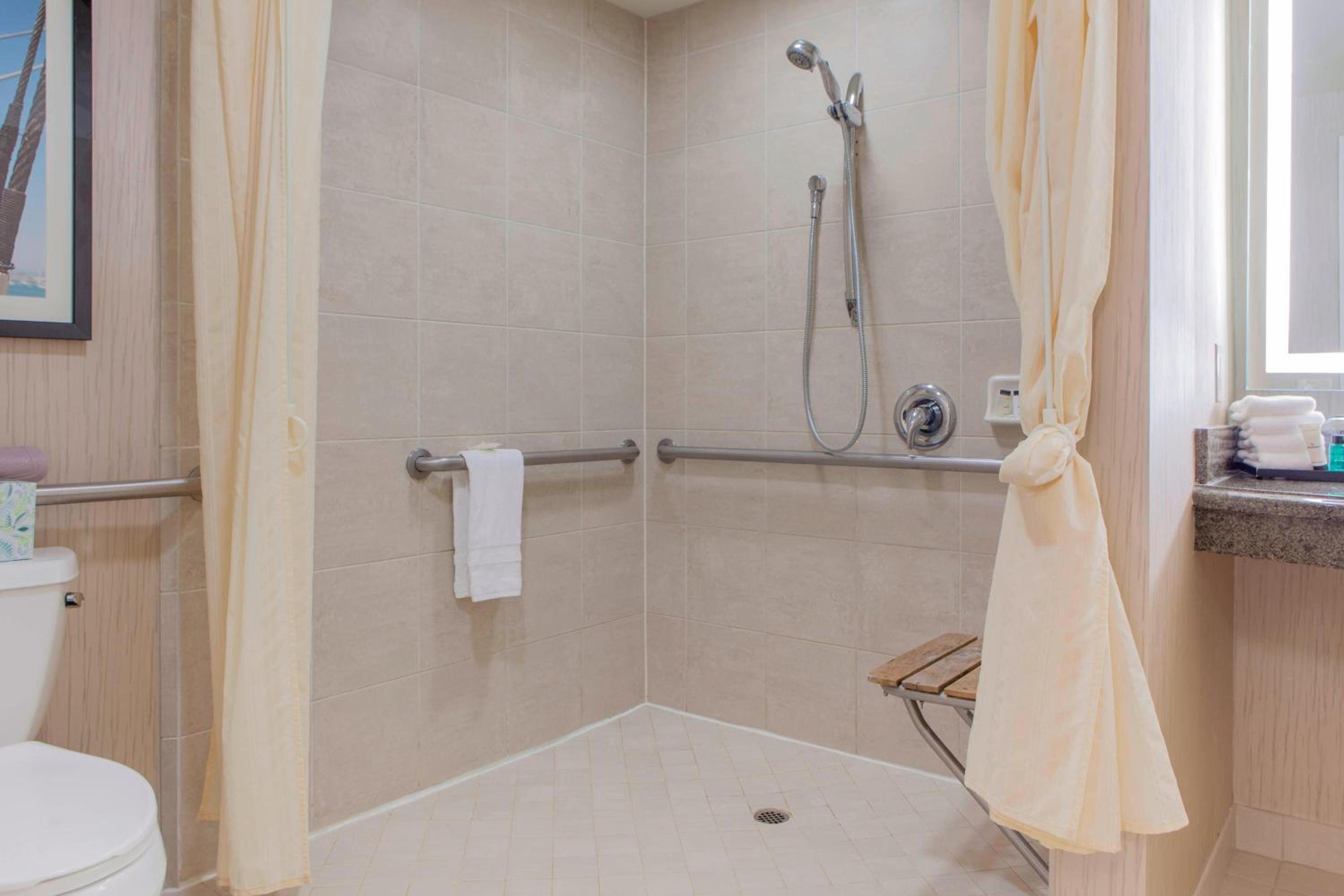 Corner King Room - Photo 2