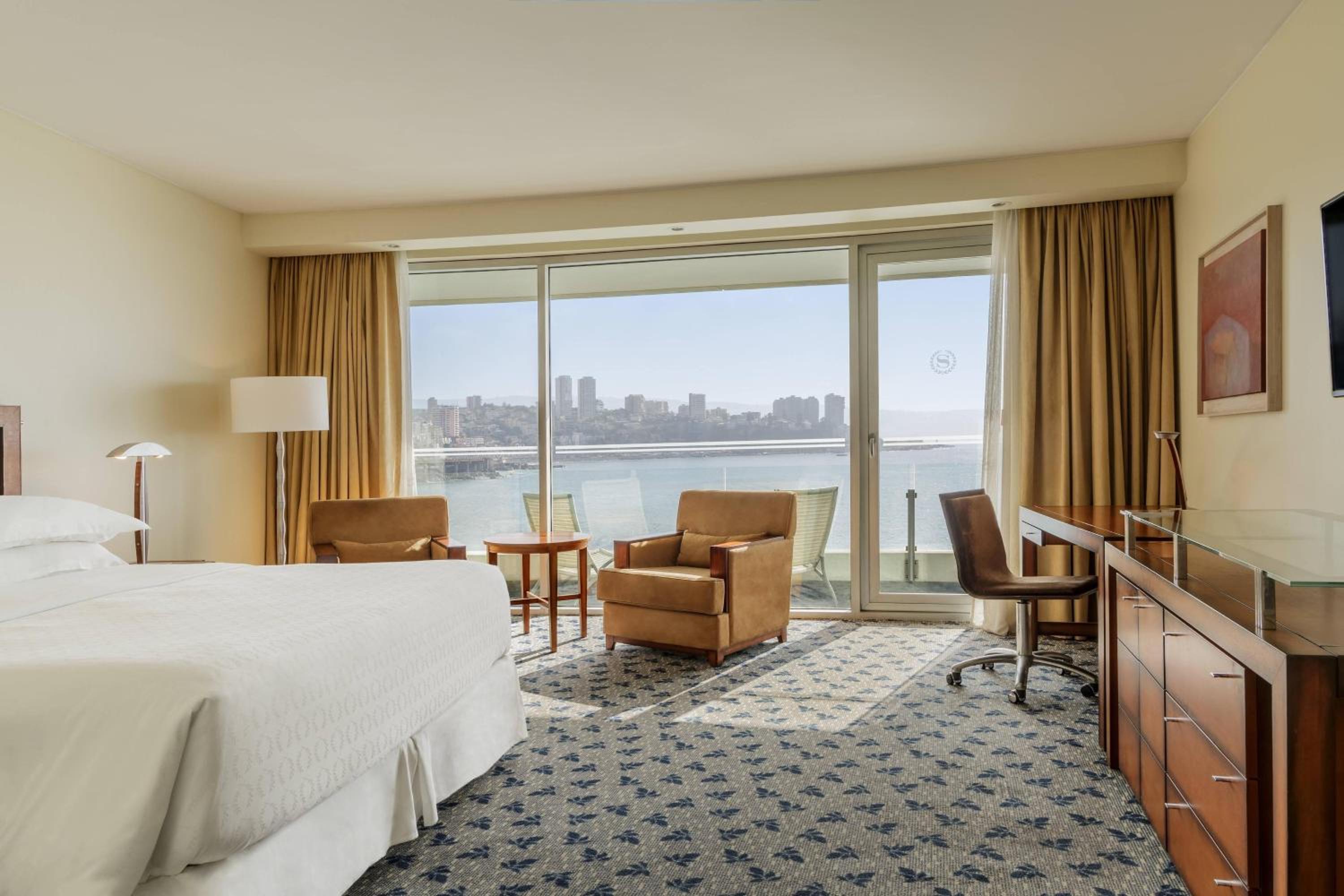Classic, Guest room, 1 Queen, Ocean view, Balcony photo 3