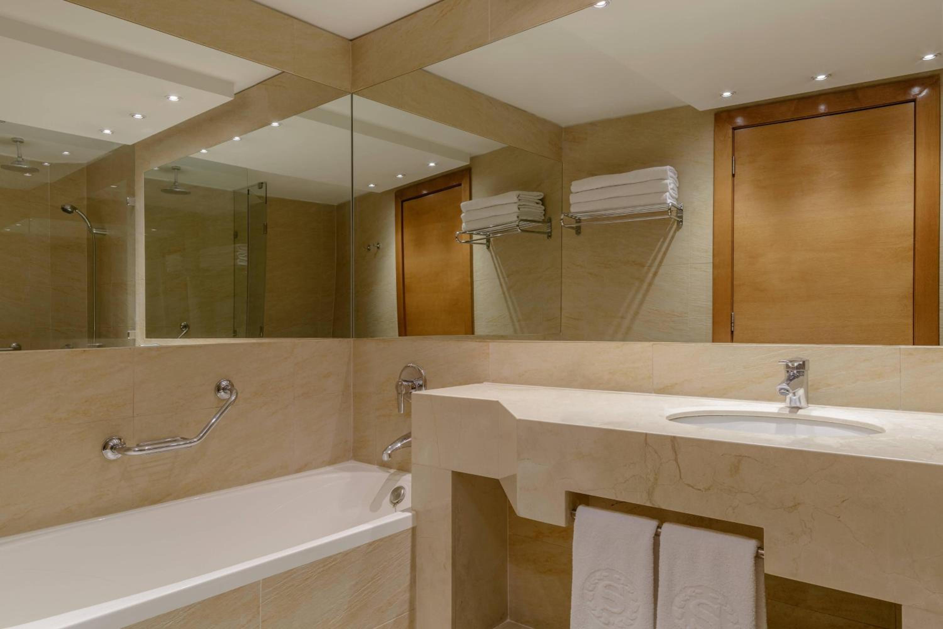 Classic, Guest room, 2 Queen or Double, Ocean view, Balcony - Photo 3