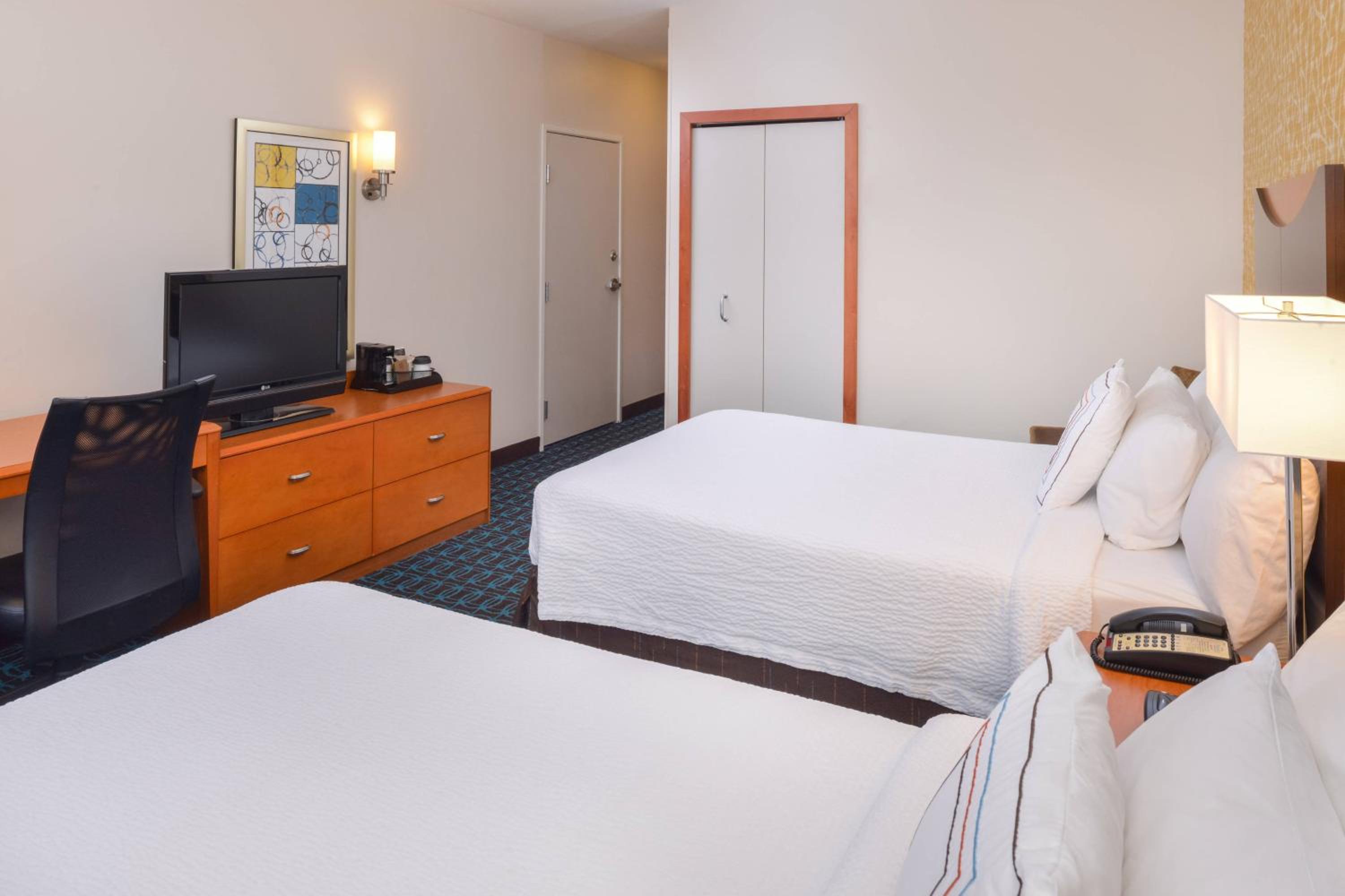 Queen Room with Two Queen Beds - Photo 1