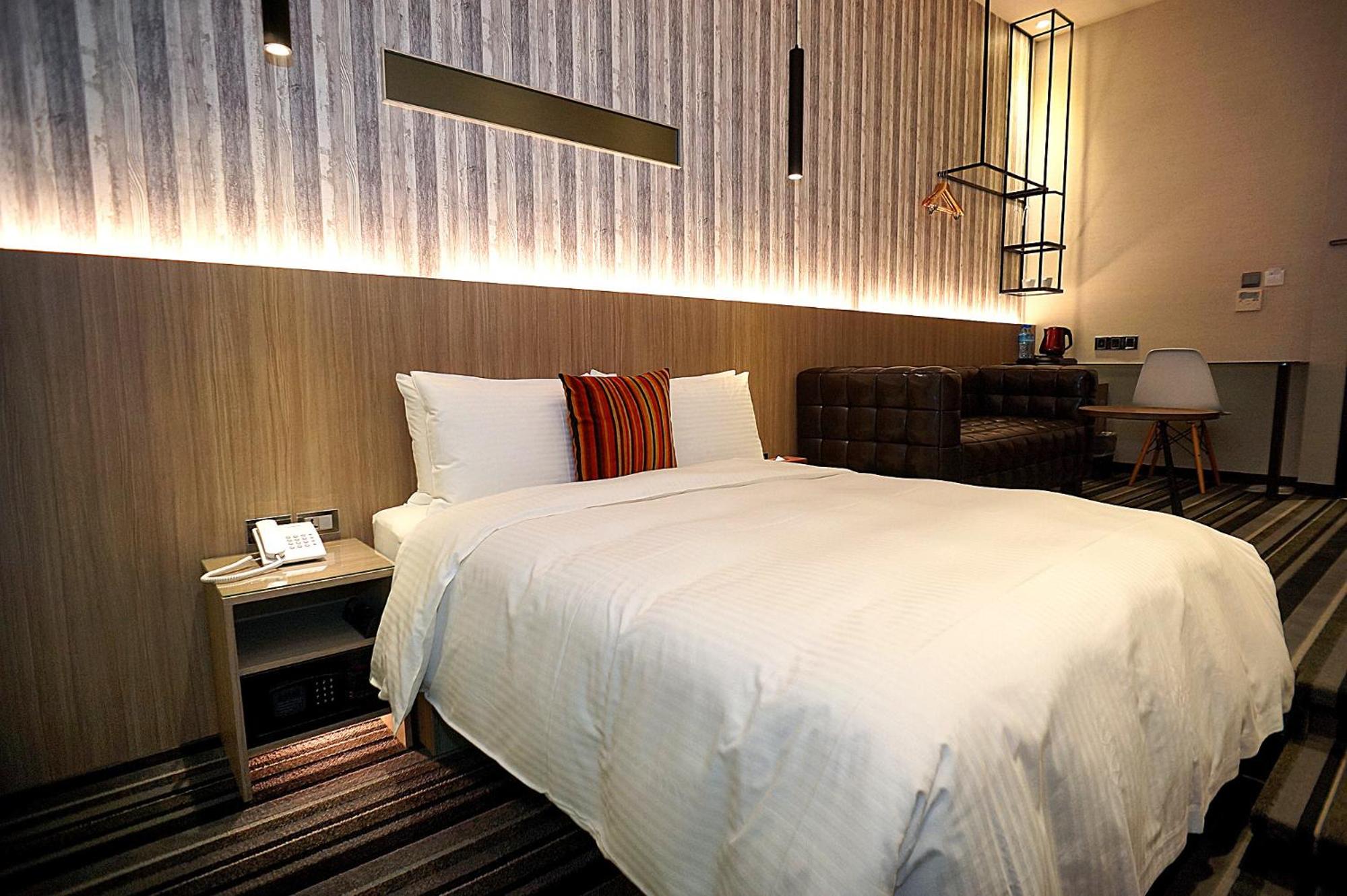 Deluxe Double Room-Non-Smoking photo 2