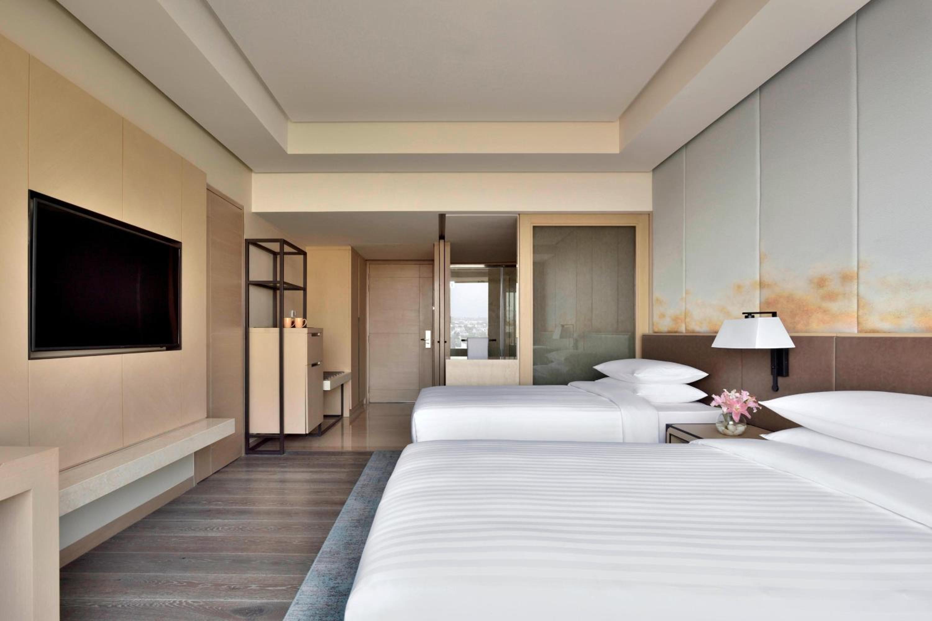 Standard Twin, Guest Room, 2 Twin/Single Beds - - INR 1000 F&B Credit, 1+1 on Selected Beverages (Happy Hours 17:00 -19:00 Hrs) photo 3