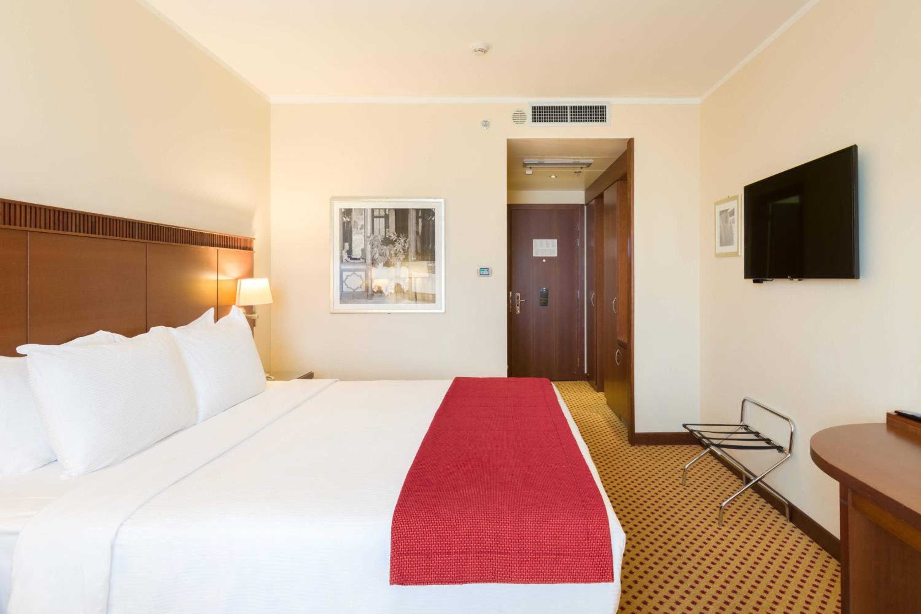Deluxe King bedded room, Guest room, 1 King