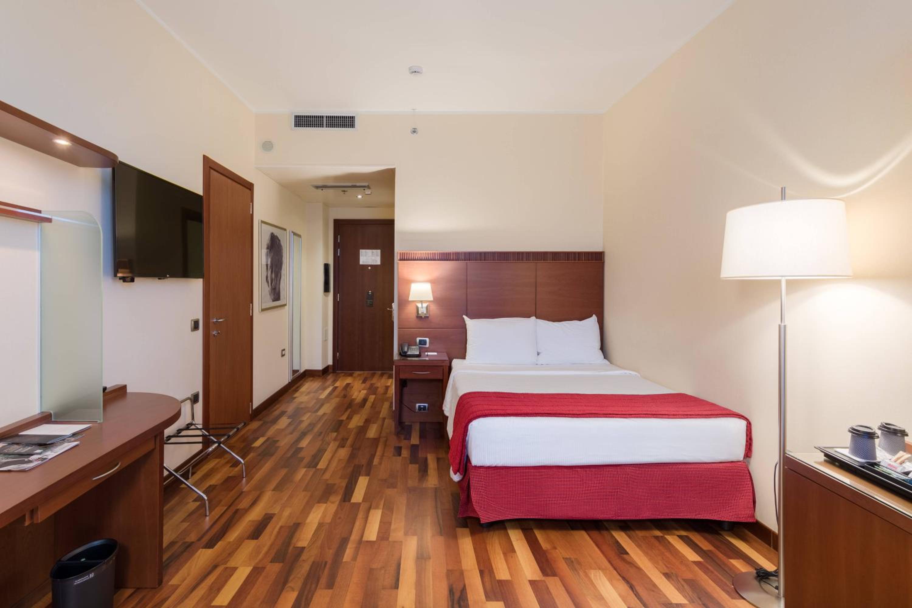 Deluxe King bedded room, Guest room, 1 King