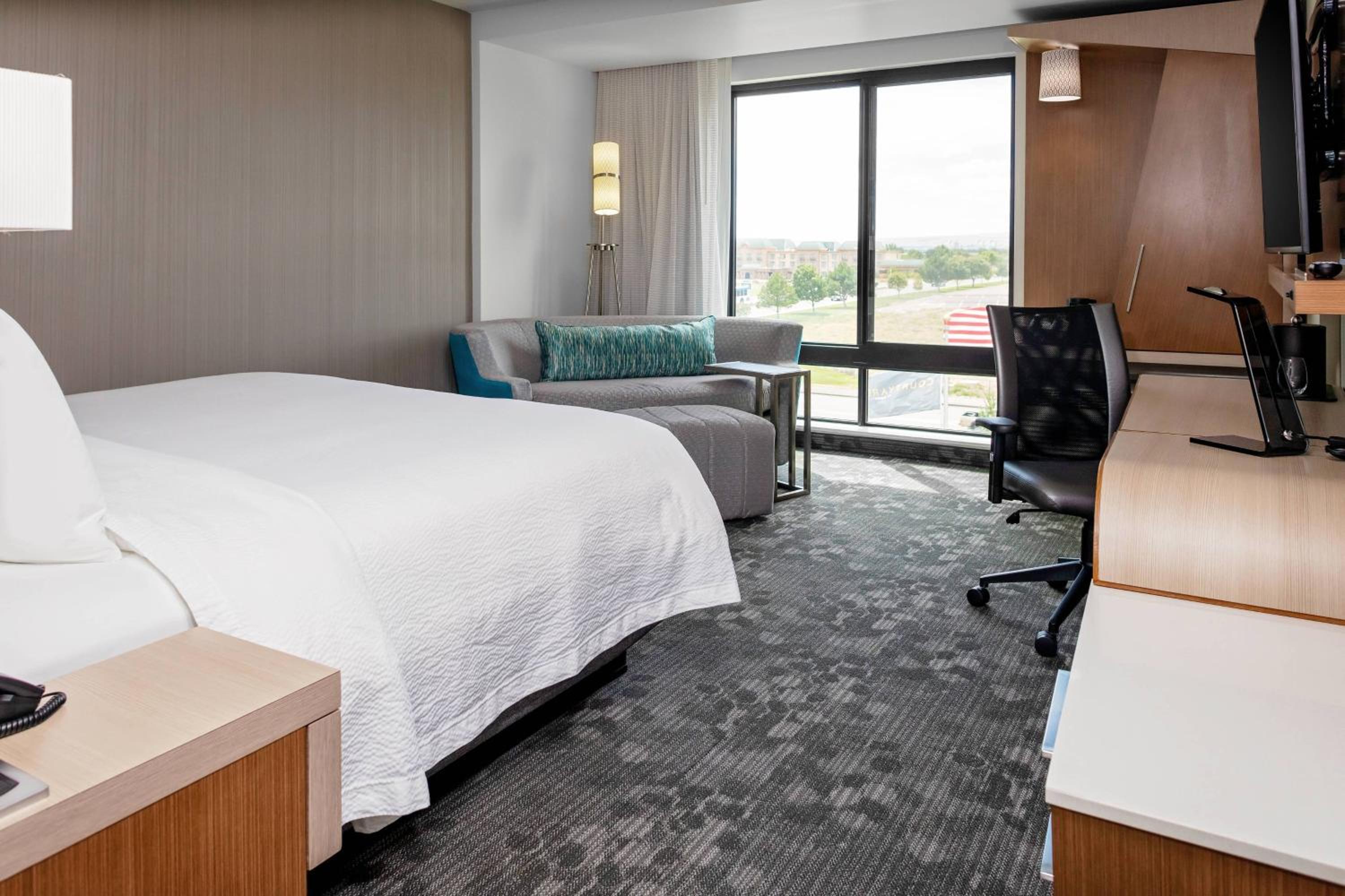 Guest room, 1 King, Sofa bed, City view