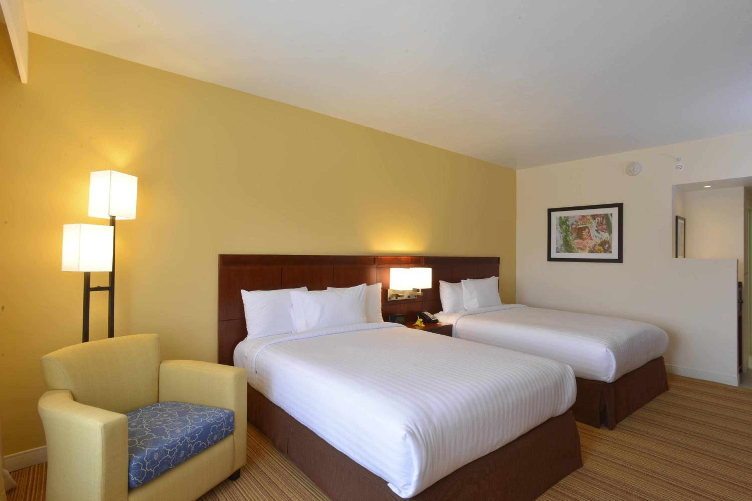 Queen Room with Two Queen Beds with City View  photo 1