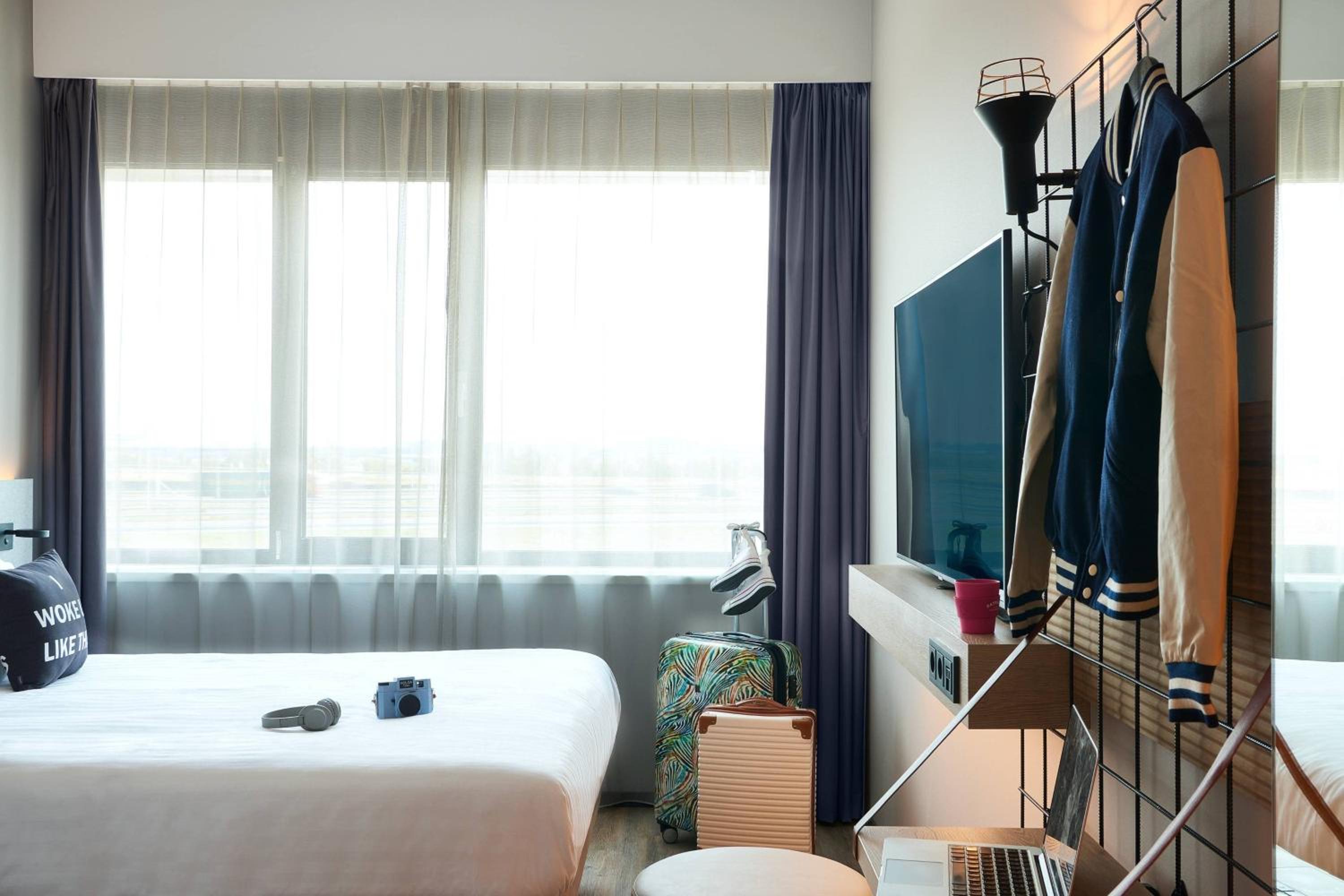 Moxy Queen Room - Photo 1