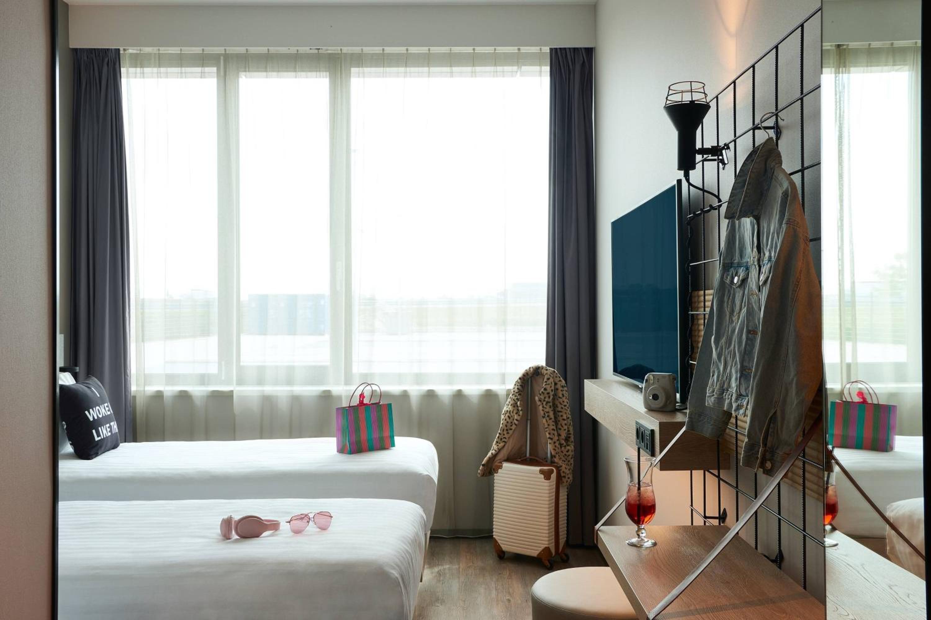Moxy Twin Room - Photo 1