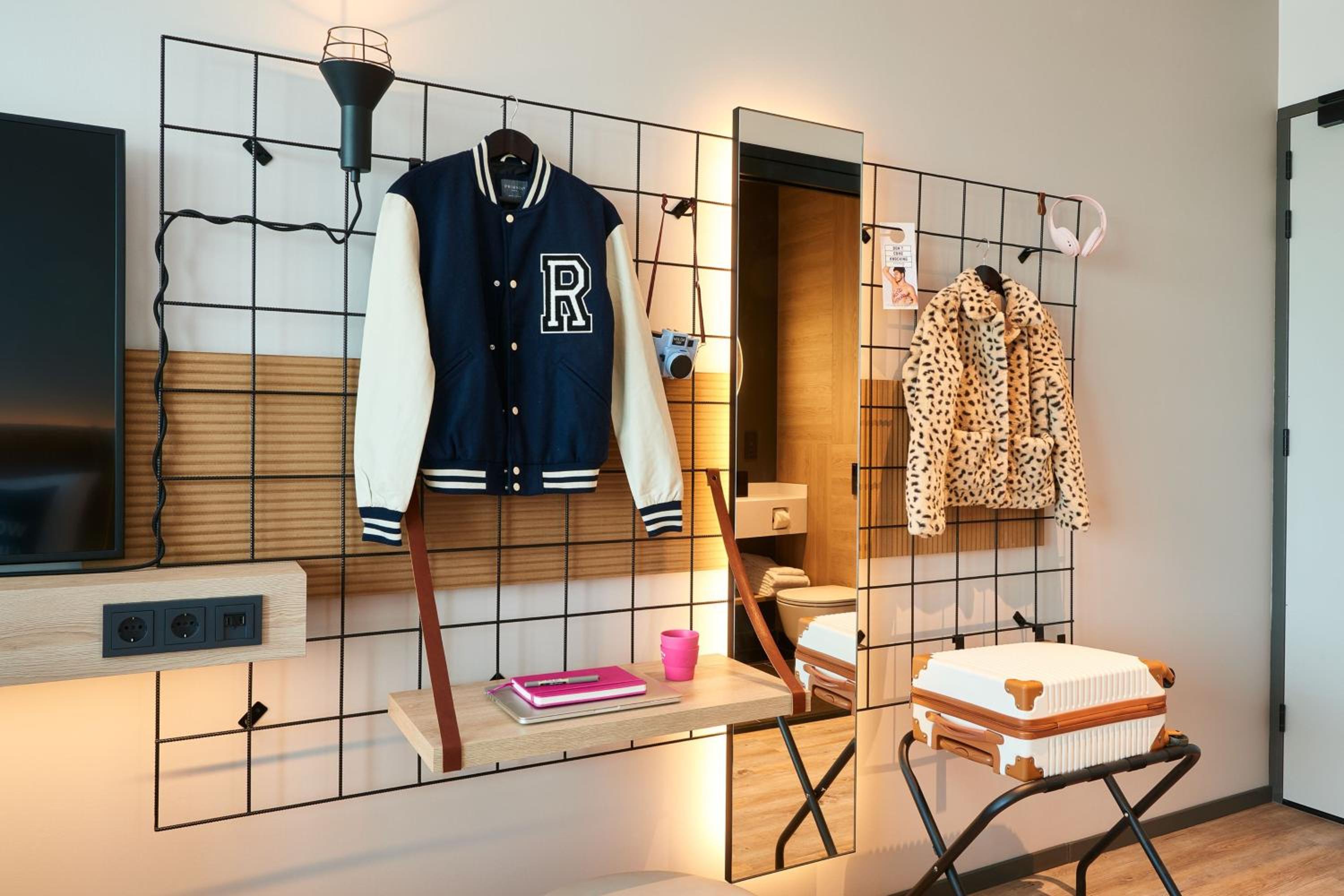 Moxy Queen Room - Photo 7