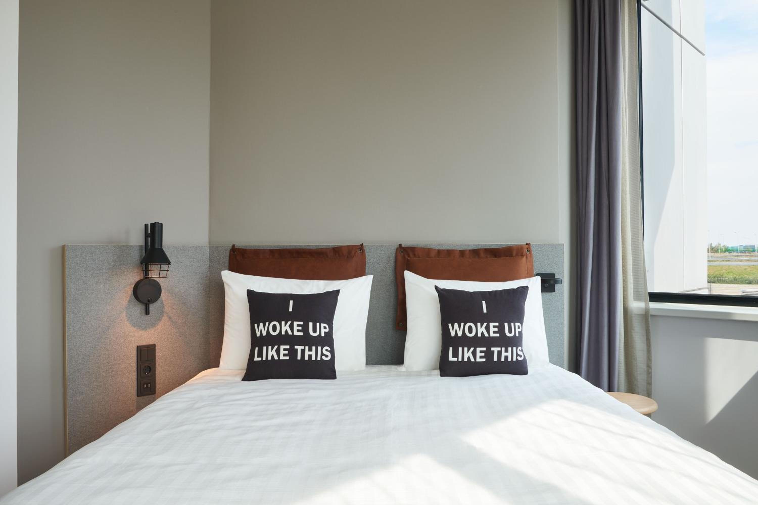 Moxy Queen Room - Photo 6
