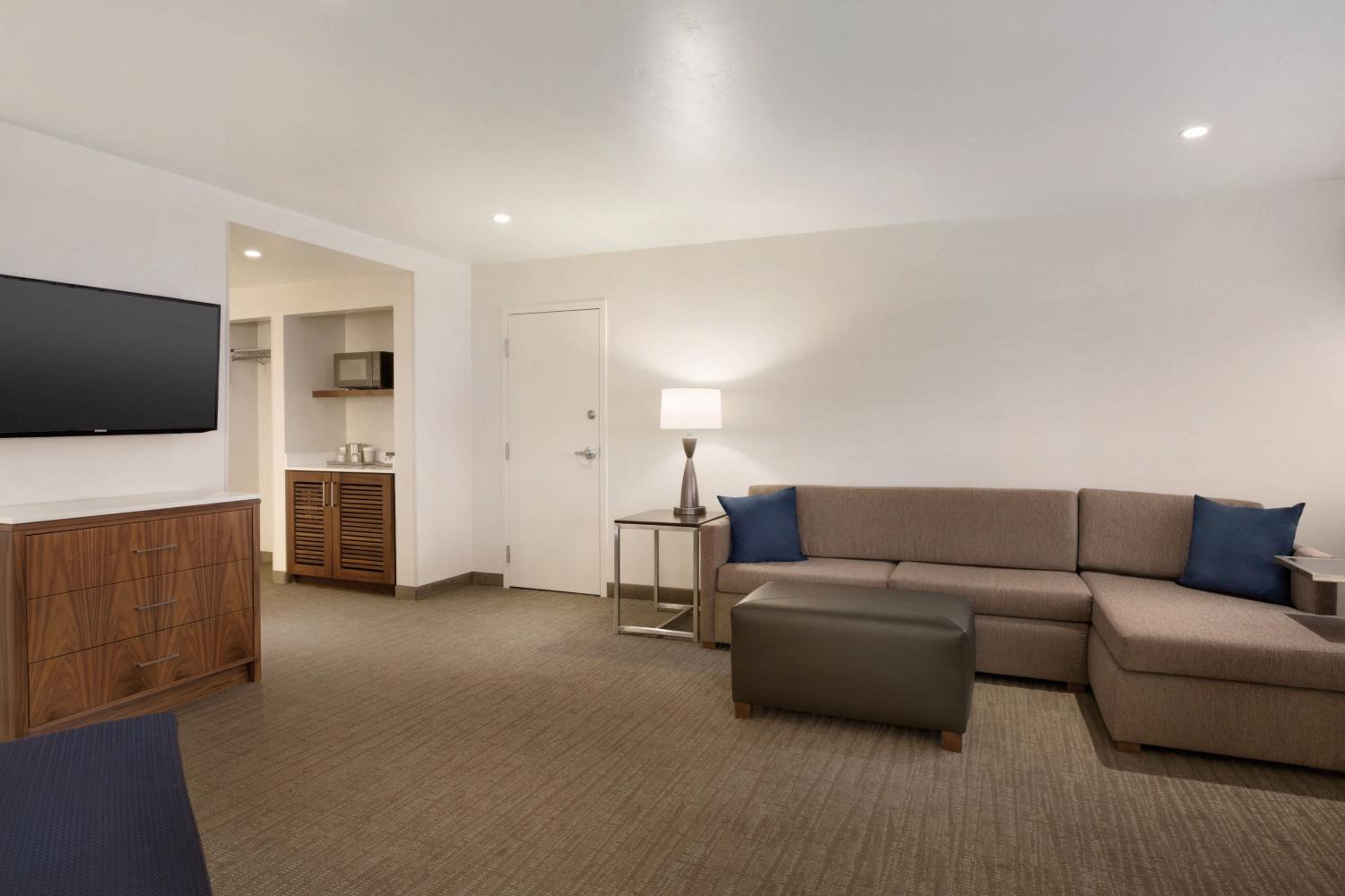 Larger Guest room, 1 King, Fireplace - Photo 3