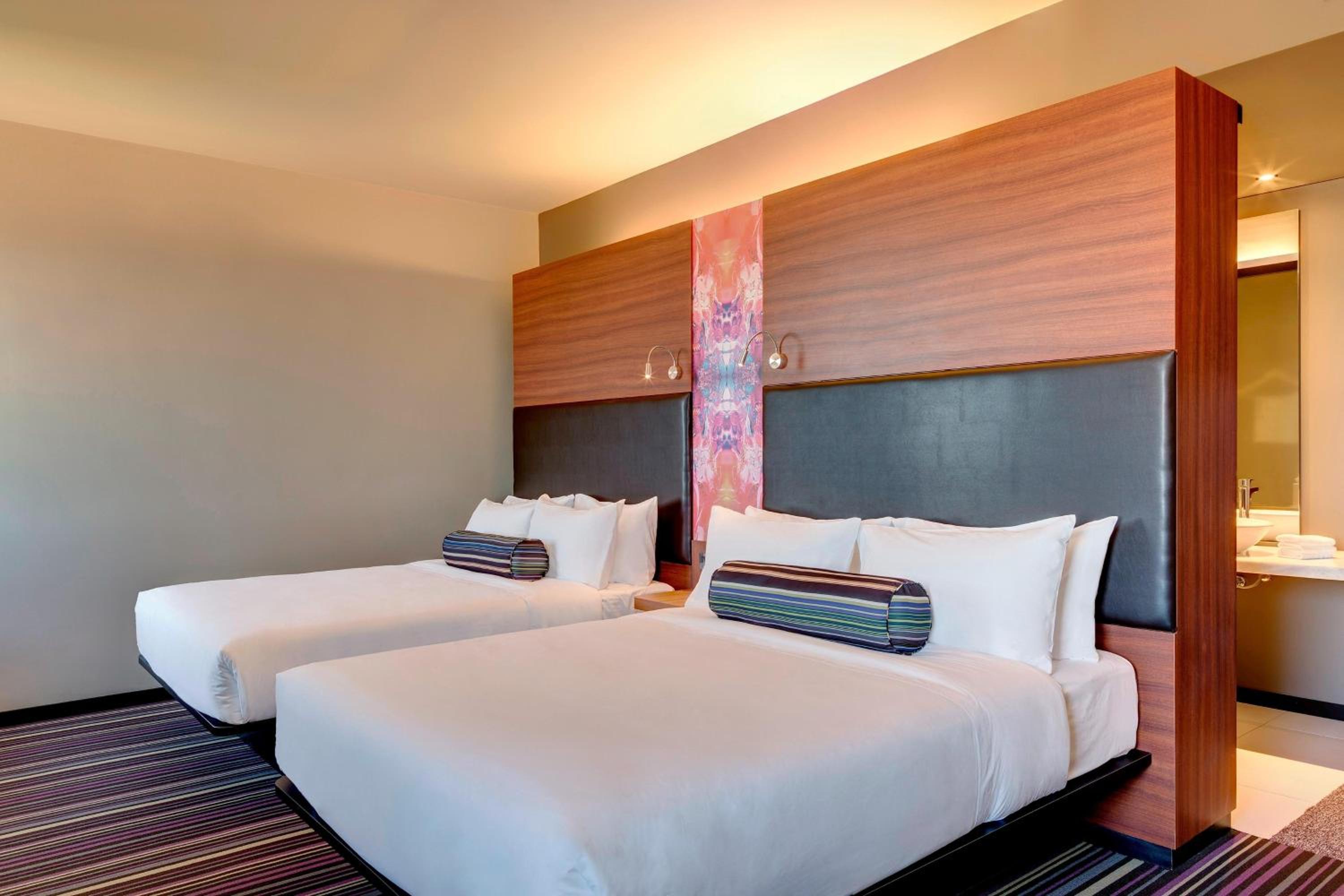 ALOFT, Guest room, 2 Queen, City view photo 1