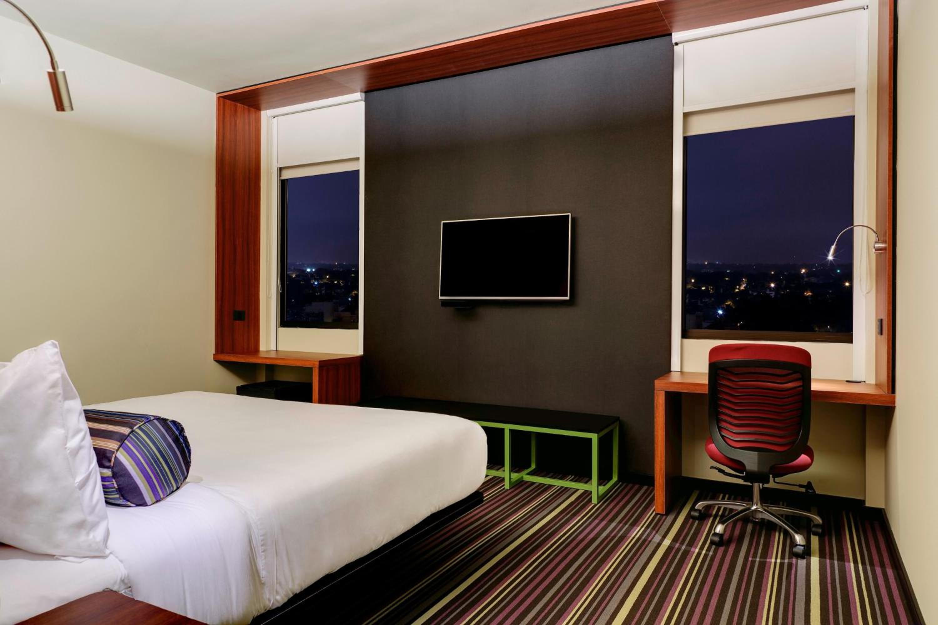 ALOFT, Guest room, 1 King, City view photo 1