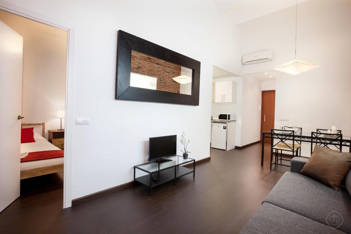 One-Bedroom Apartment I photo 2