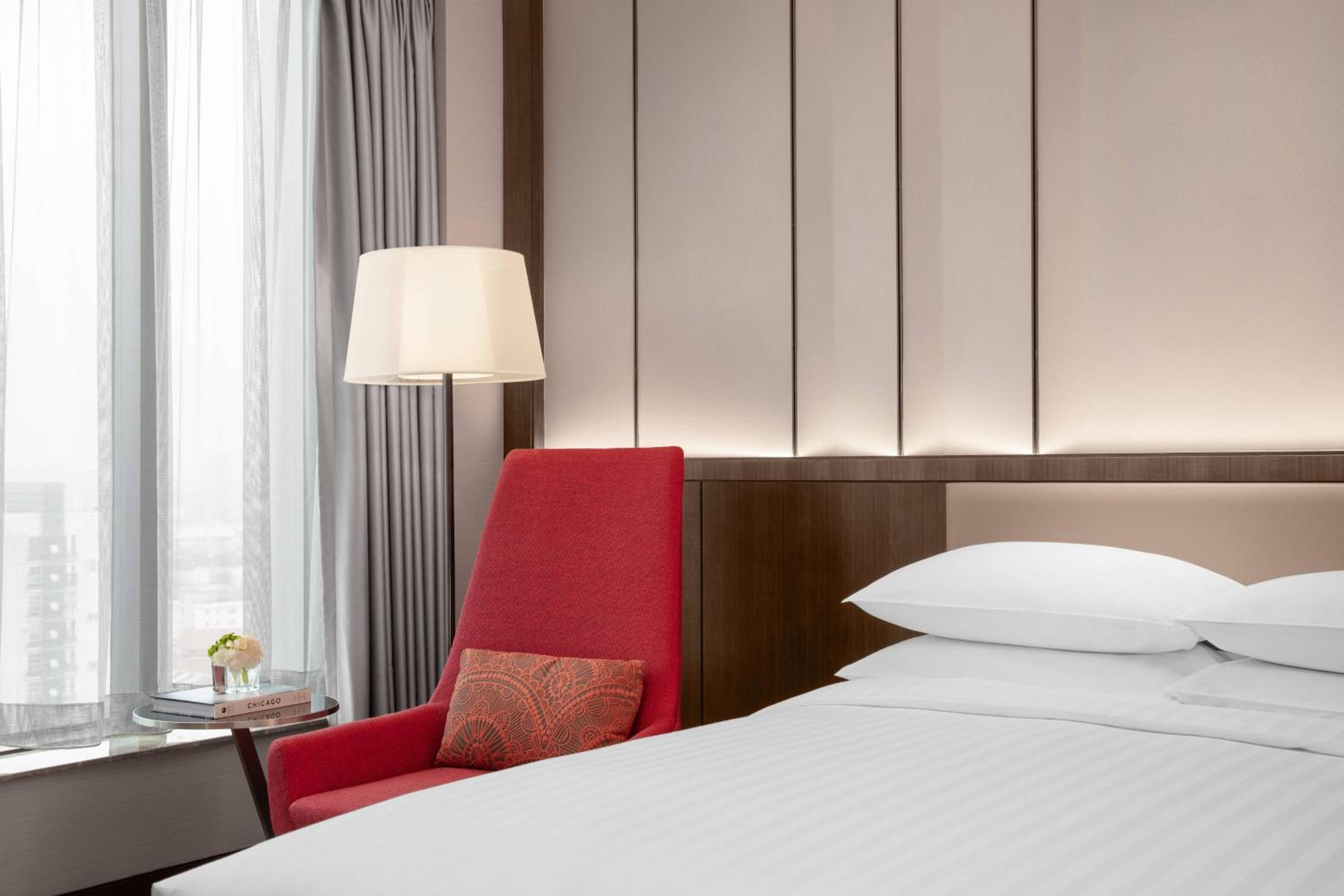 Executive King Room-Executive  lounge access - Photo 2