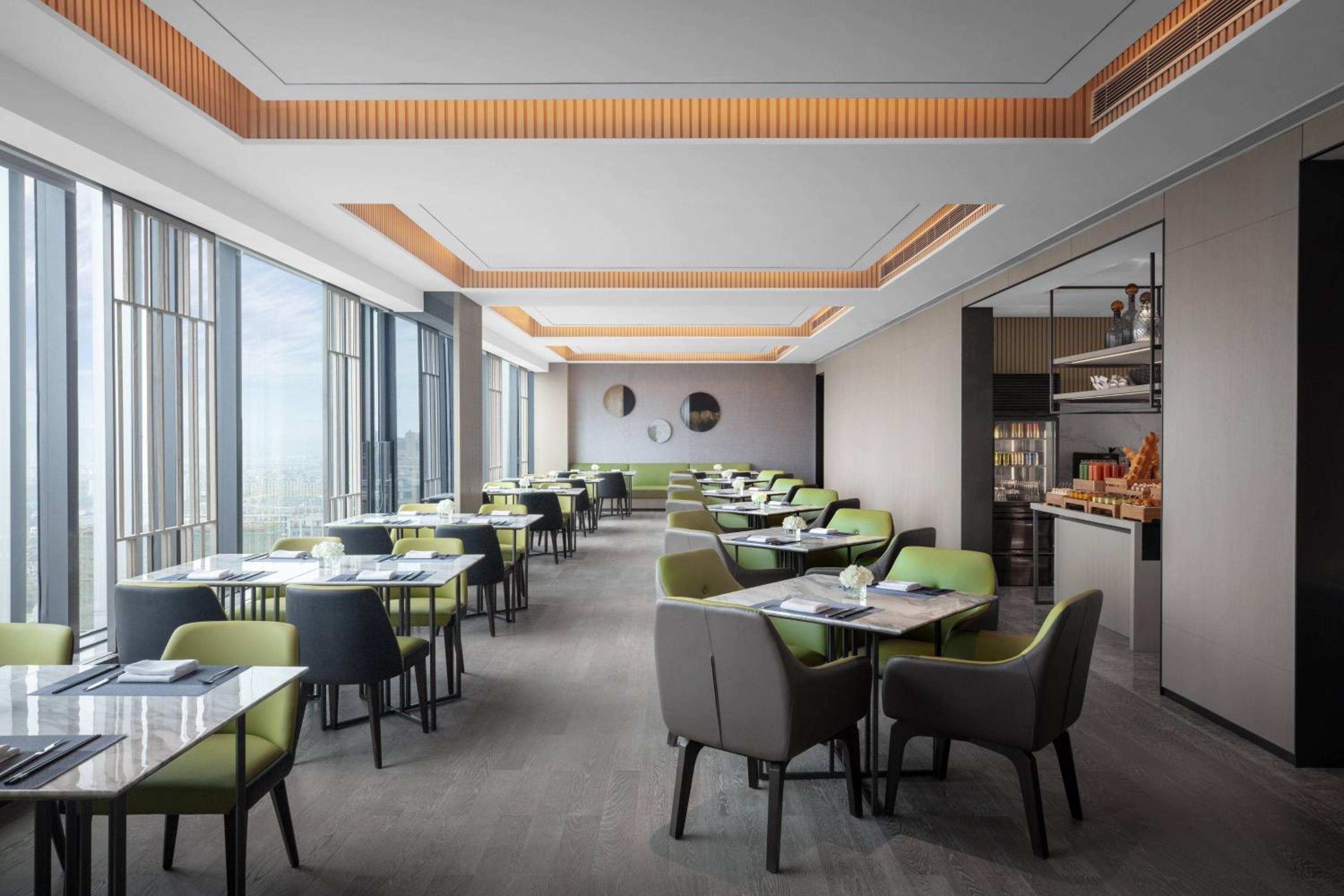 Executive King Room-Executive  lounge access - Photo 5