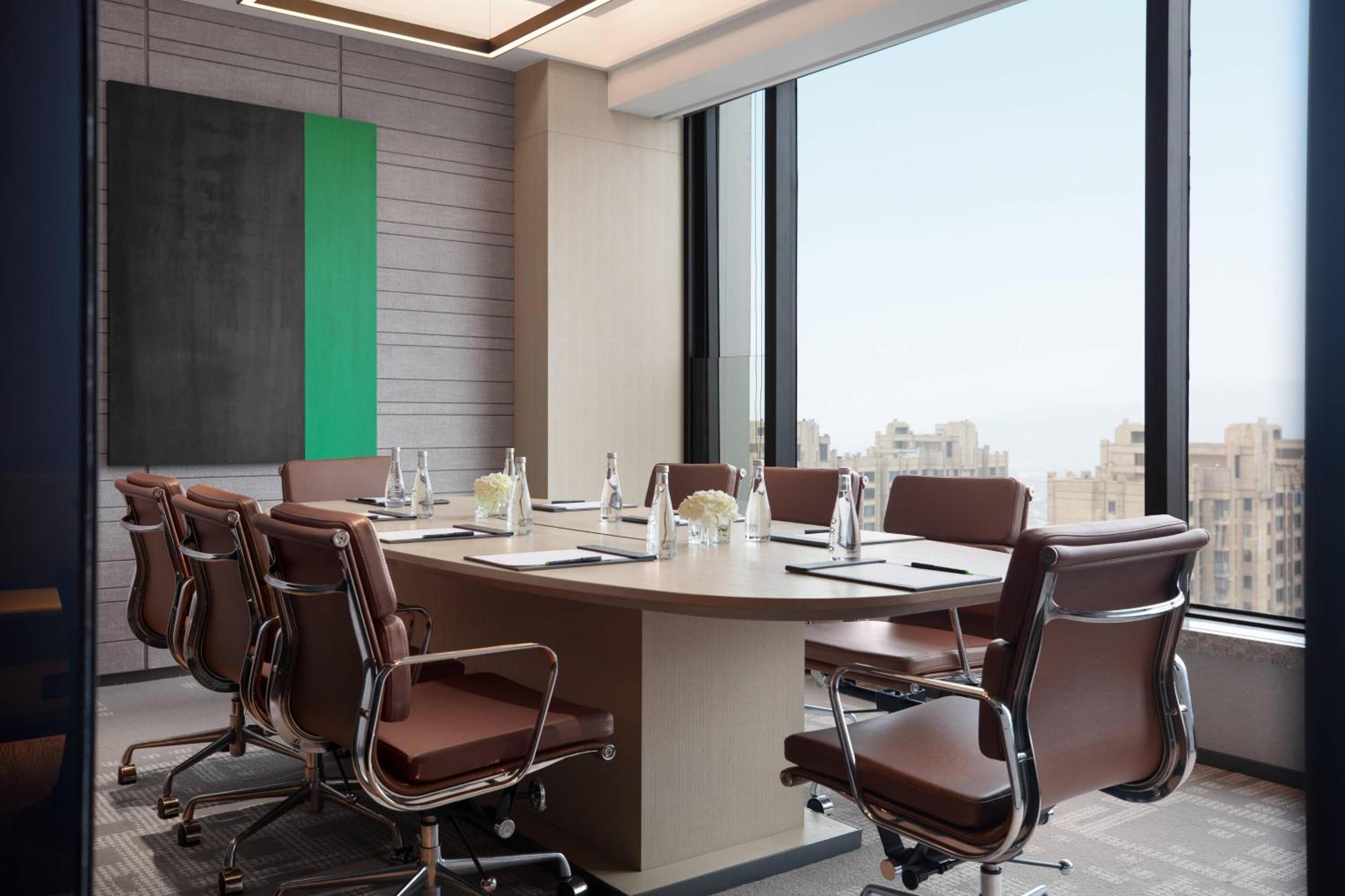 Executive King Room-Executive  lounge access - Photo 7