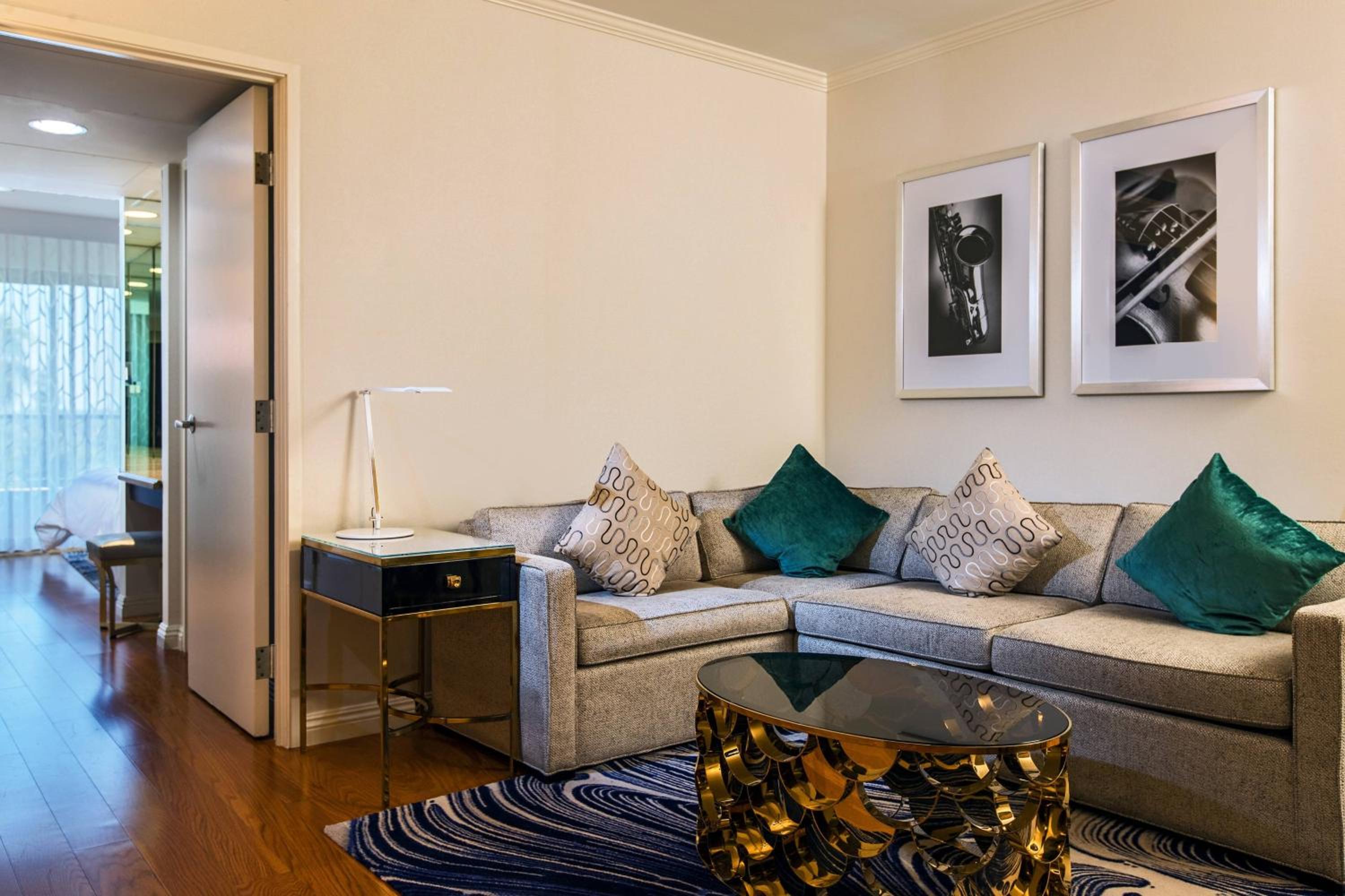 Junior Suite, 1 Bedroom Junior Suite, 1 King, Sofa bed - Photo 3