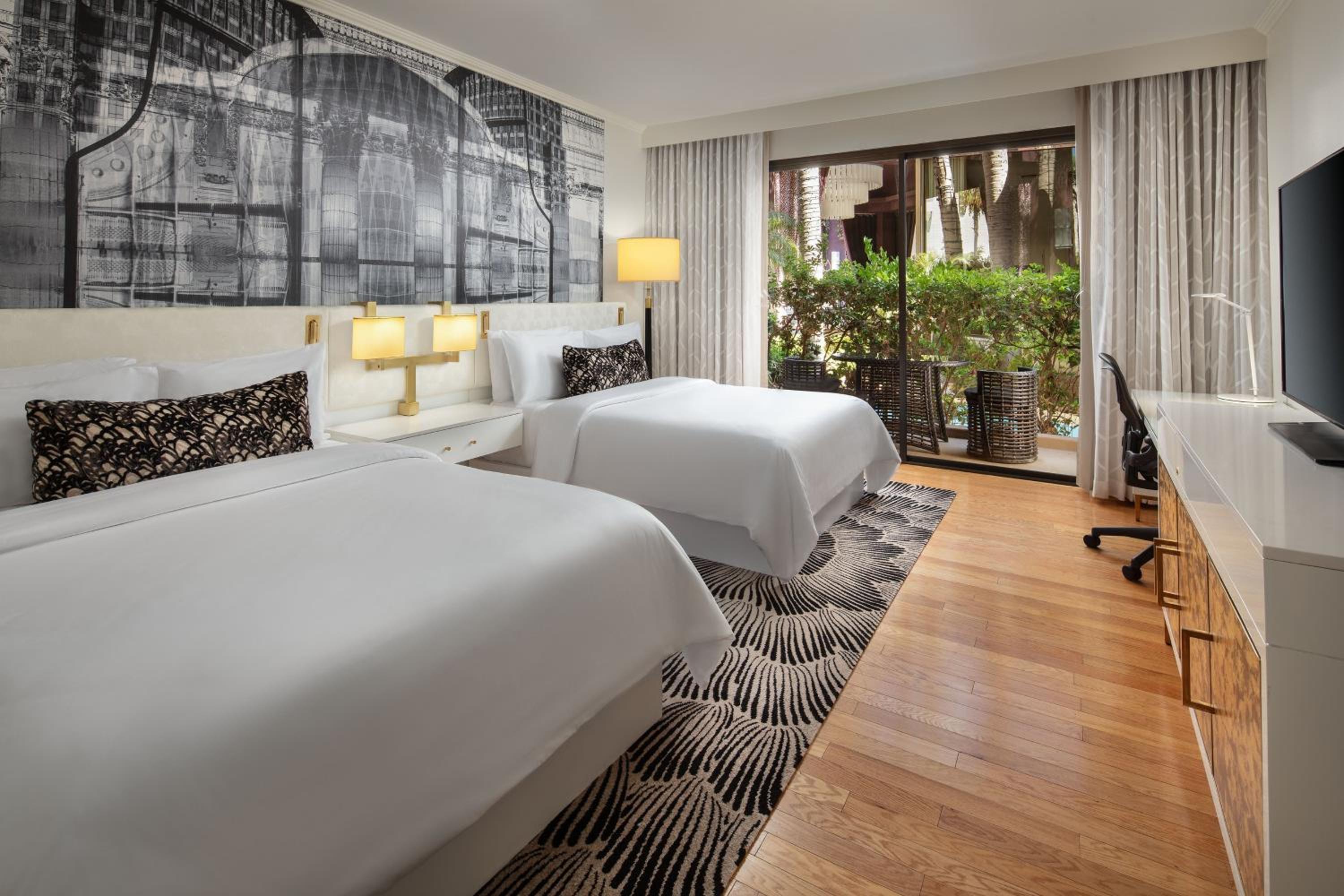  Traditional, Guest Room, 2 Queen, City View, Balcony - Photo 4