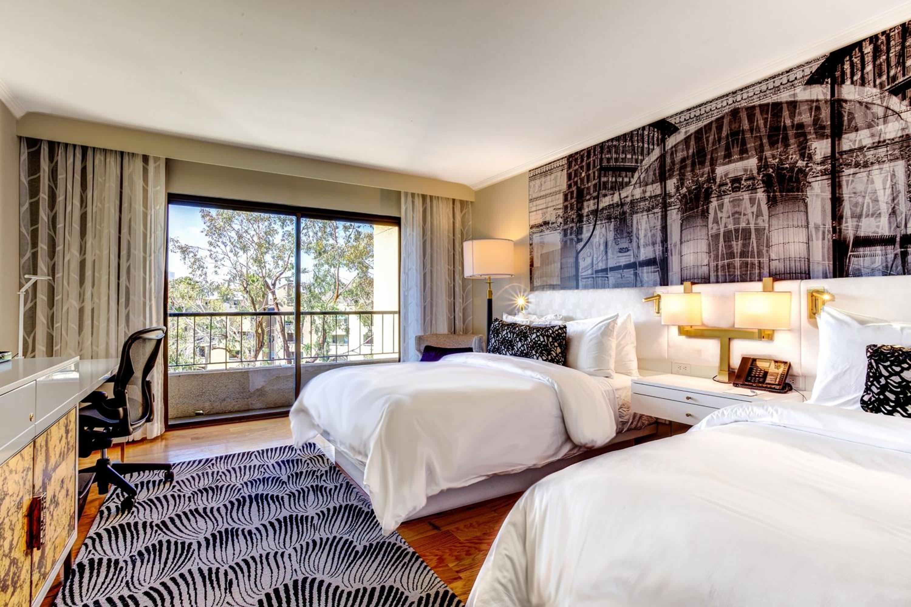 Deluxe, Guest room, 2 Queen, Lake view, Balcony - Photo 3