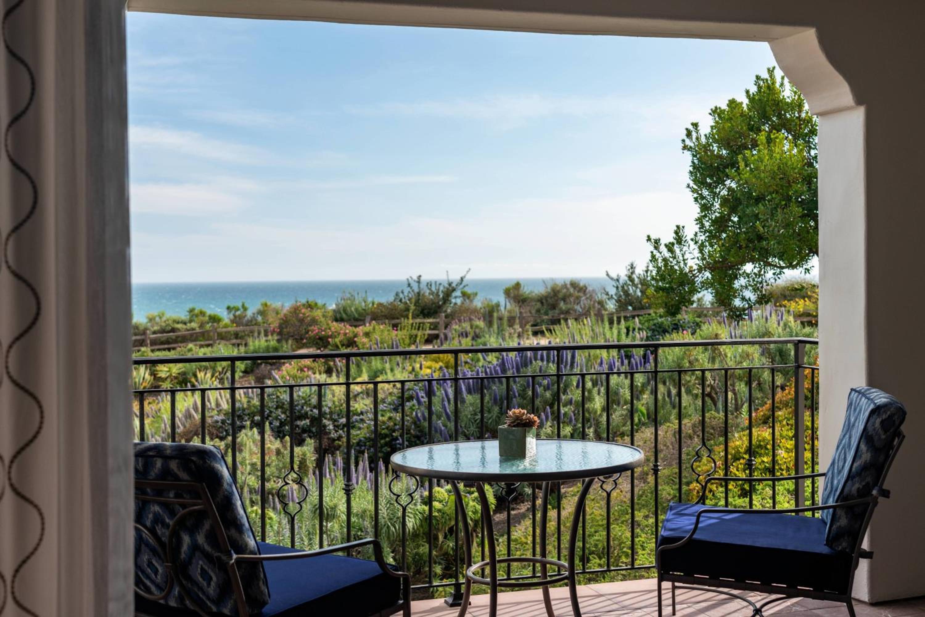 King Room with Balcony and Partial Ocean View - Photo 3
