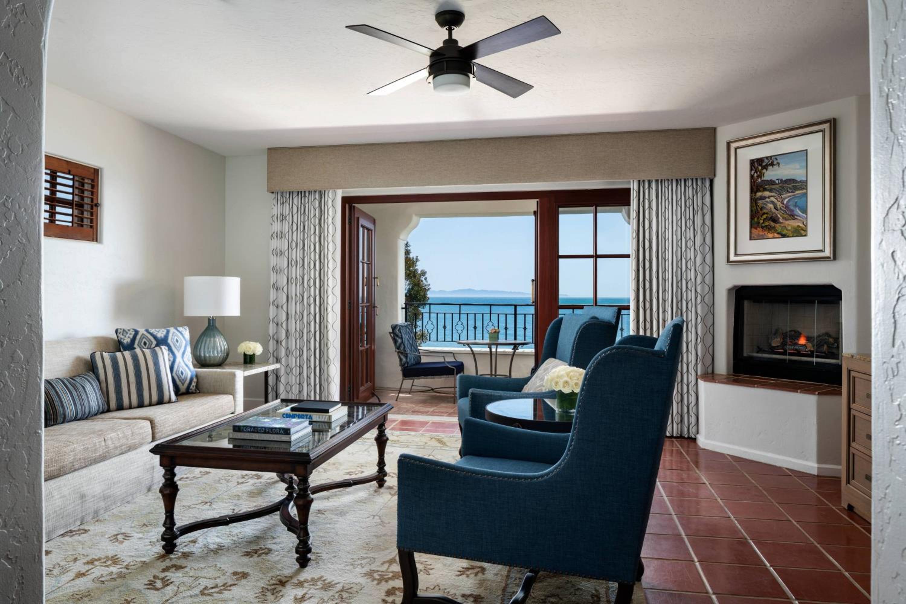 Signature King Suite with Sofa bed and Fireplace - Ocean View - Photo 8