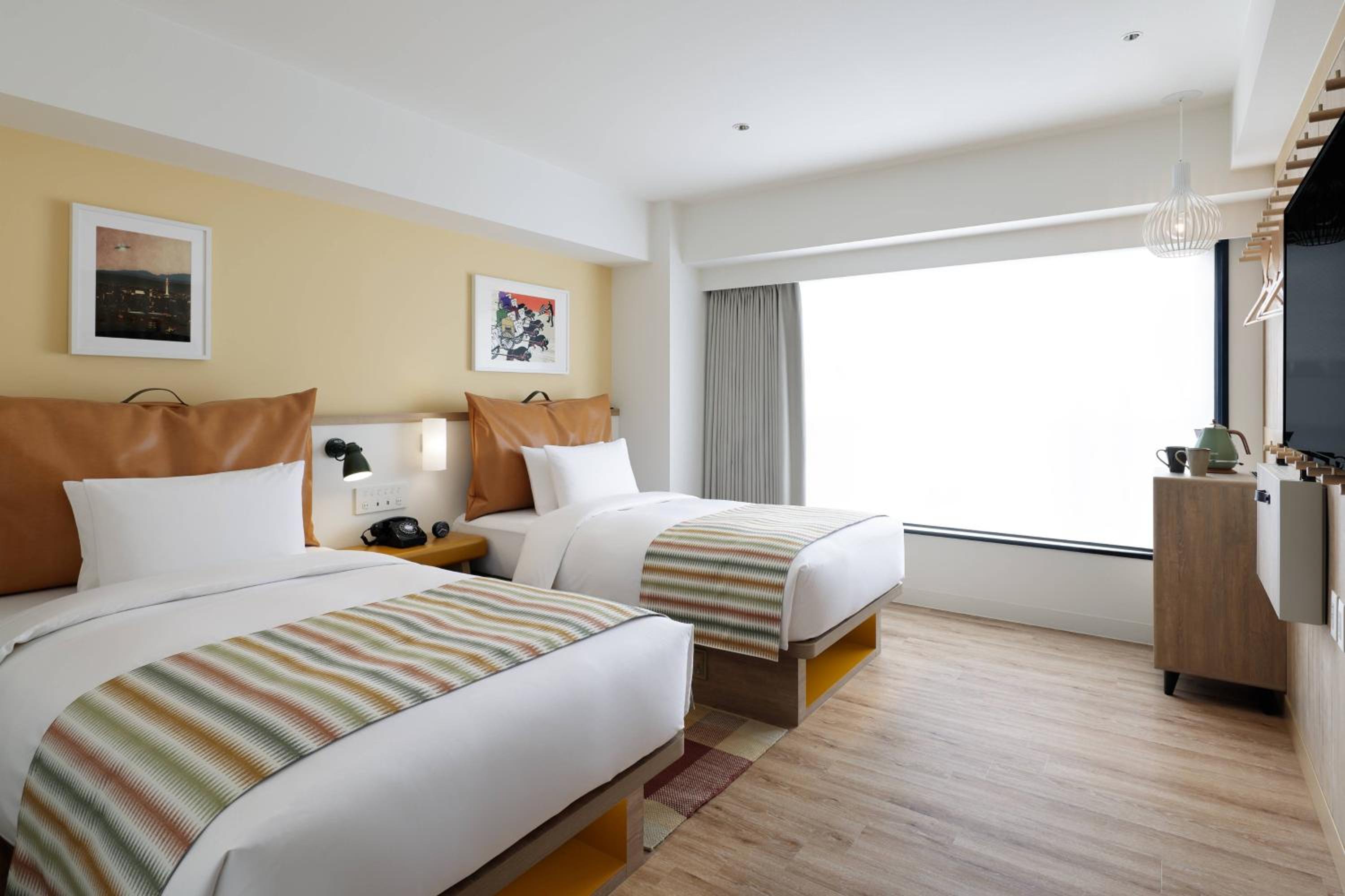Premium Twin Room - Photo 4