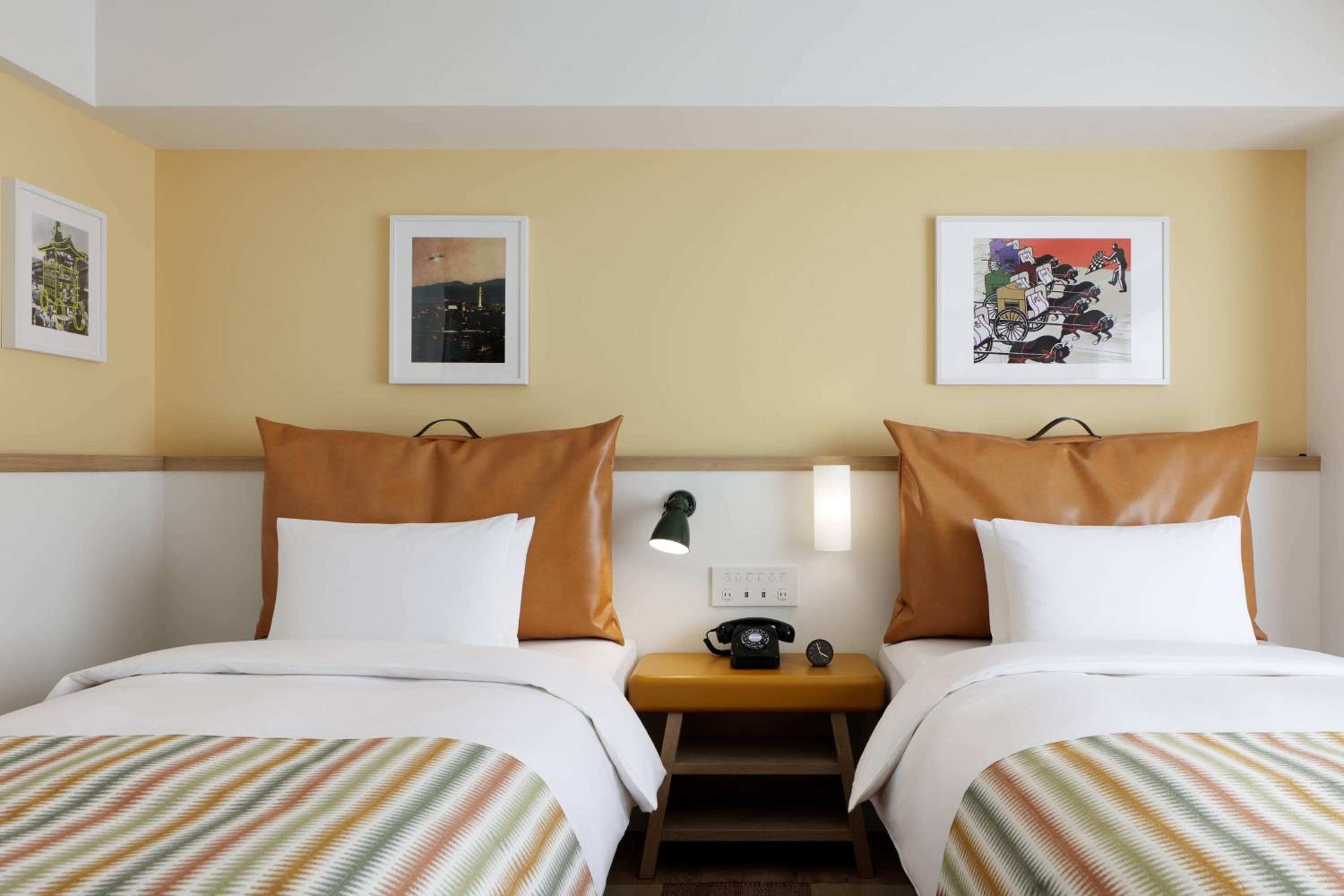 Premium Twin Room - Photo 3